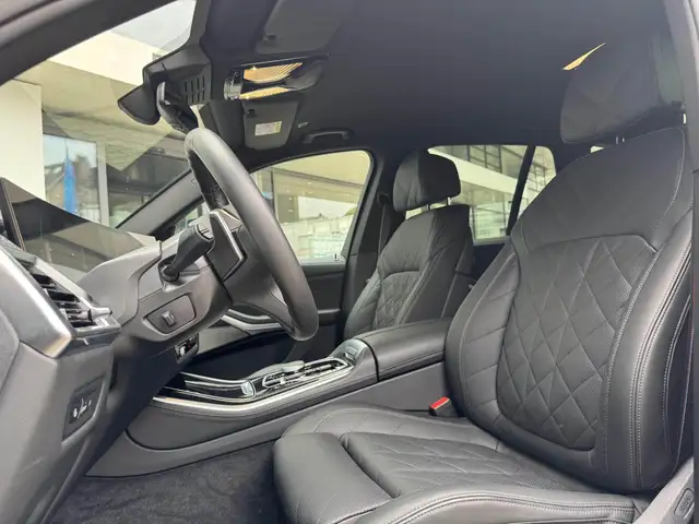 BMW X5 view 8