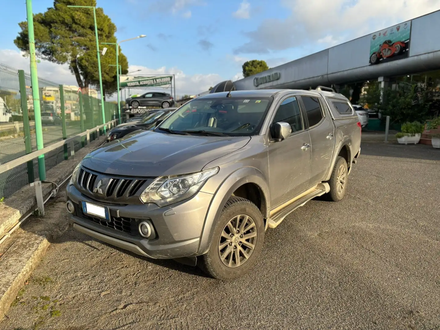 Mitsubishi L200 d.cab 2.4d Intense 4wd 181cv N1 auto - 2