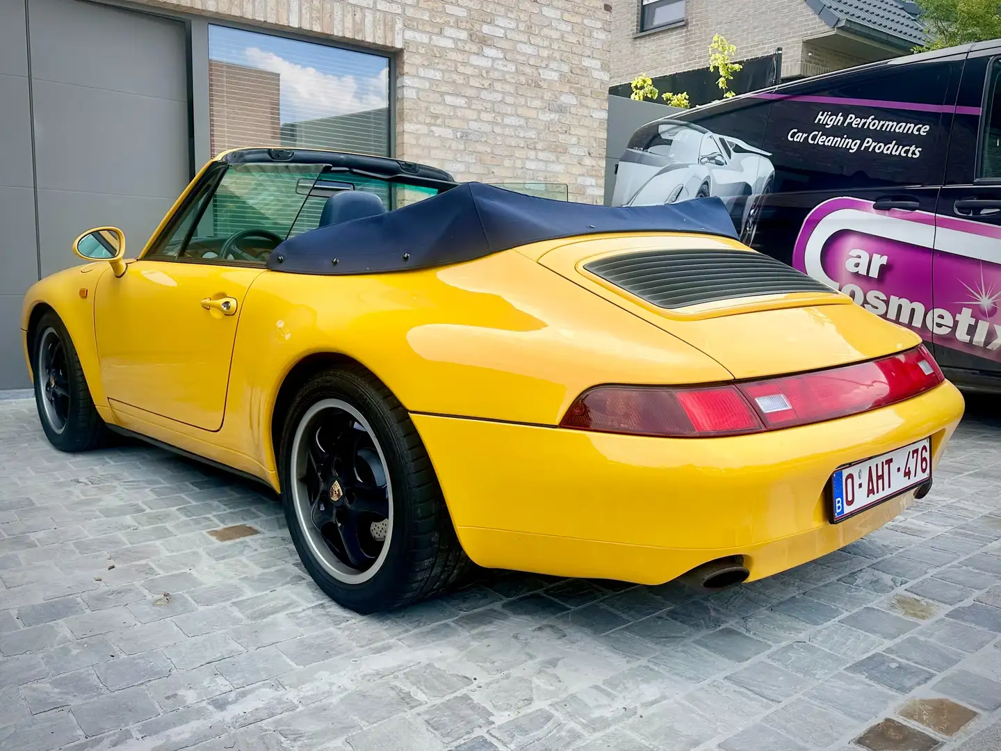 Porsche 993 911 Carrera Cabrio Geel - 2