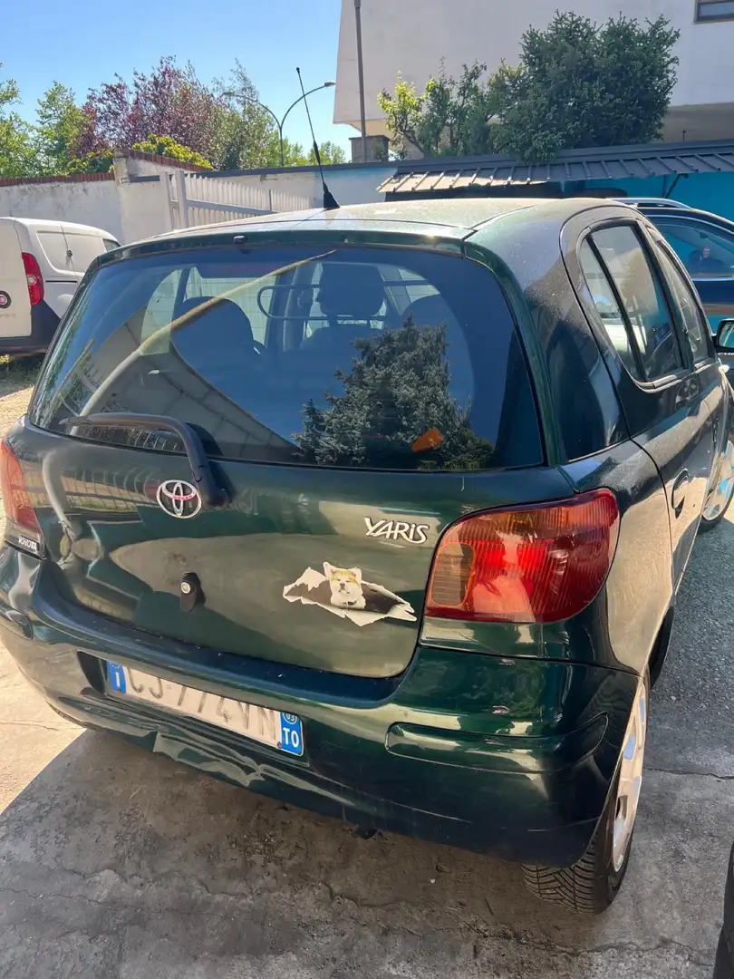 Toyota Yaris 5p 1.0 sol Verde - 2