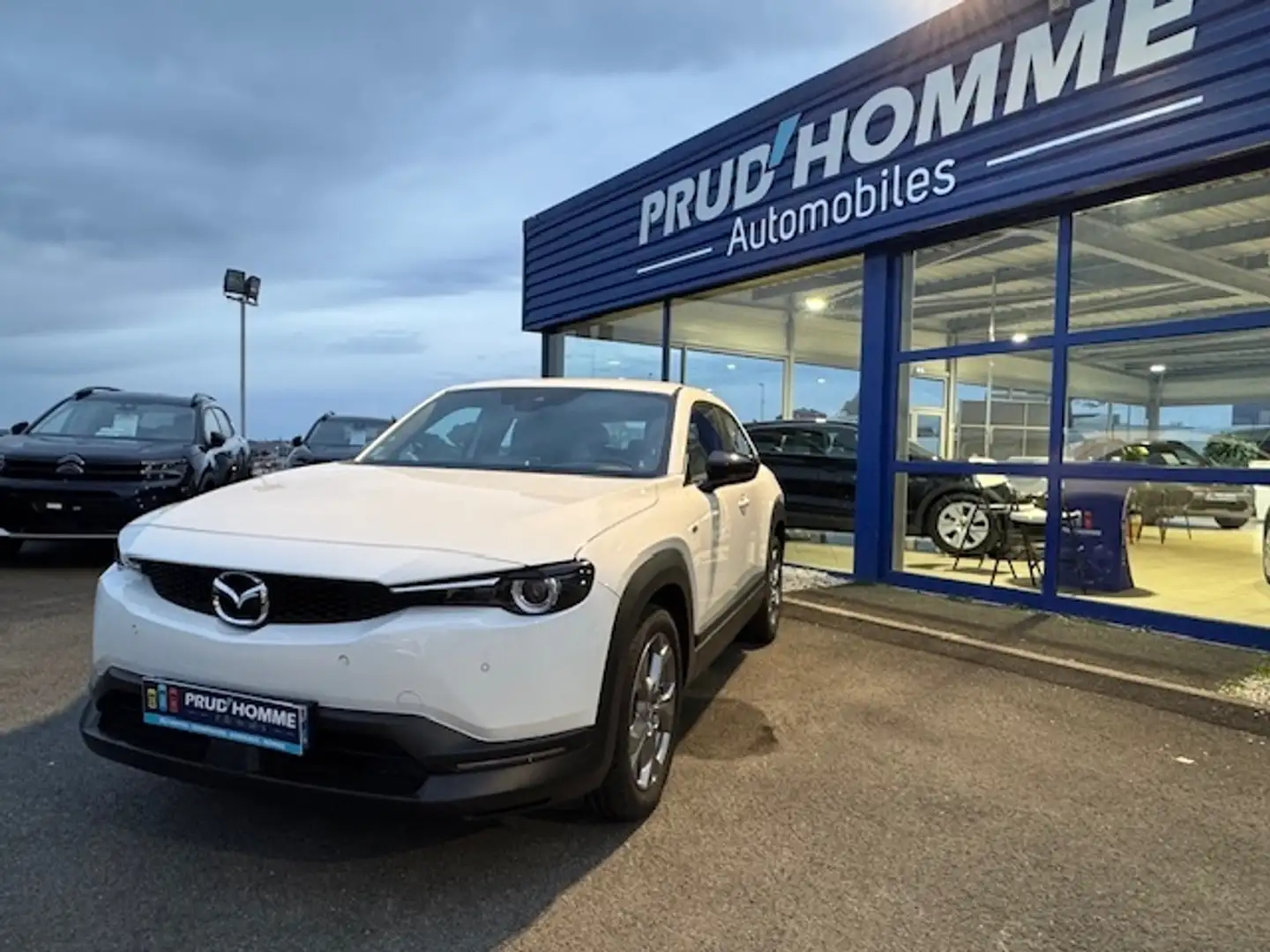 Mazda MX-30 E-SKYACTIV EV 145CH PRIME-LINE Blanc - 2
