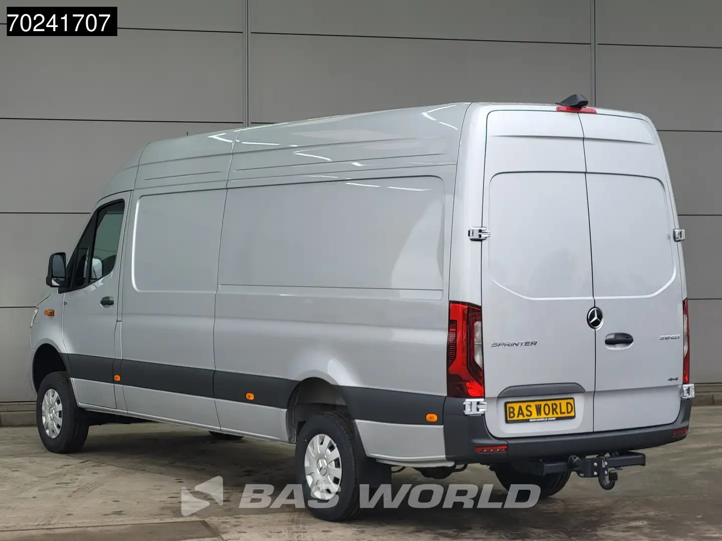 Mercedes-Benz Sprinter 319 CDI Automaat 4x4 LED Navi Trekhaak Camera 4wd Zilver - 2