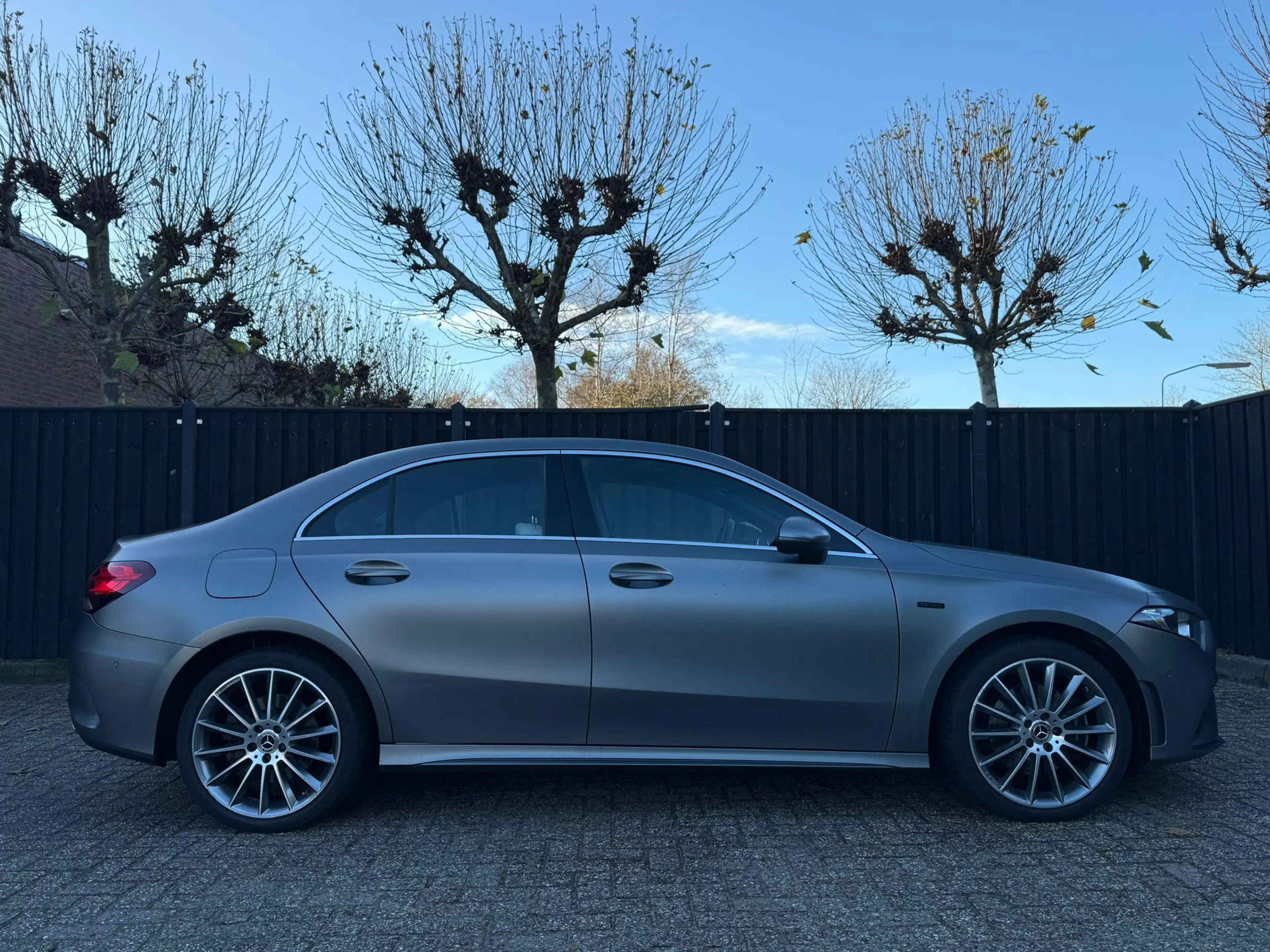 Mercedes-Benz A 250 e AMG Line — photo 7