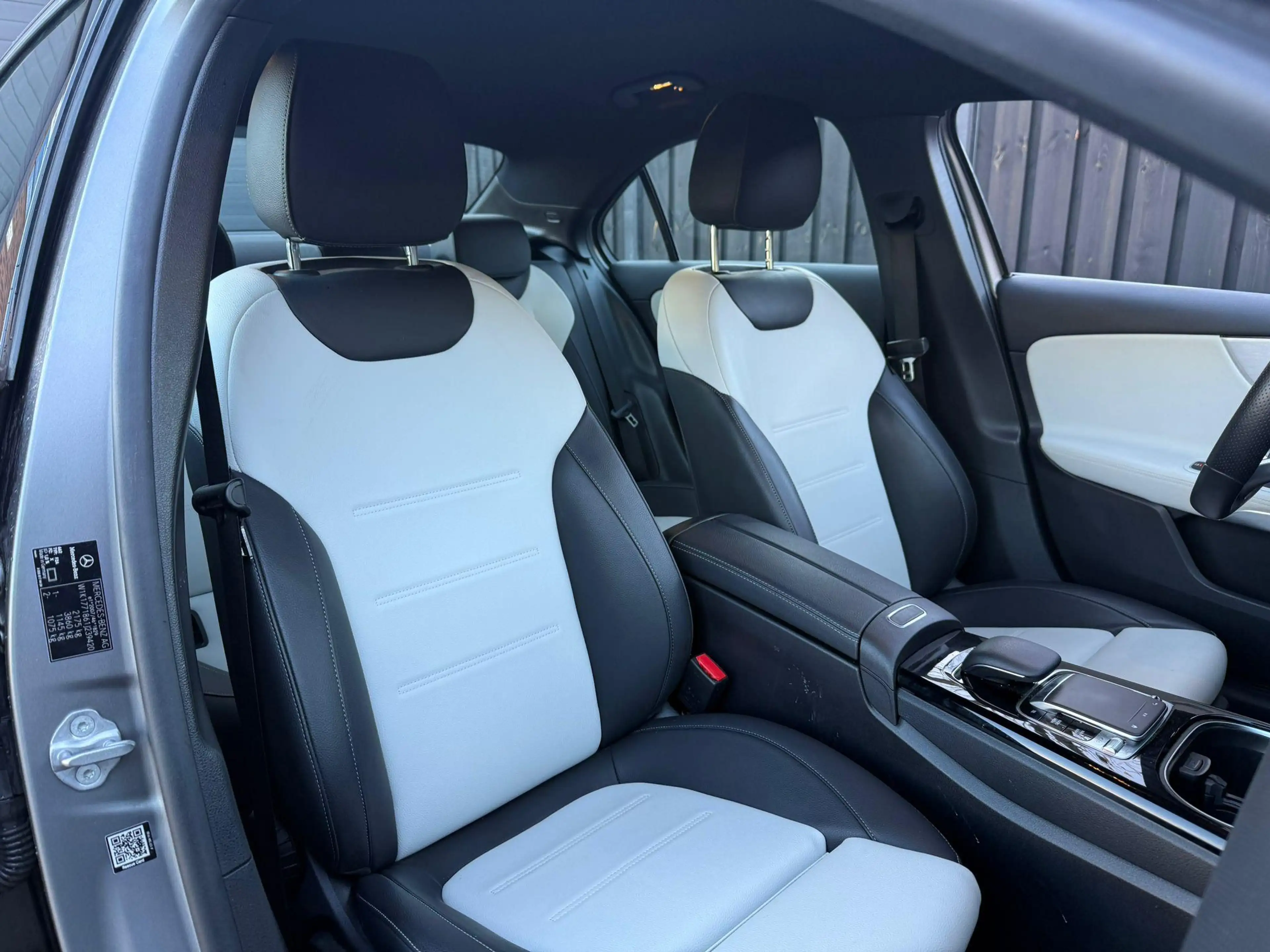 Mercedes-Benz A 250 e AMG Line — photo 4