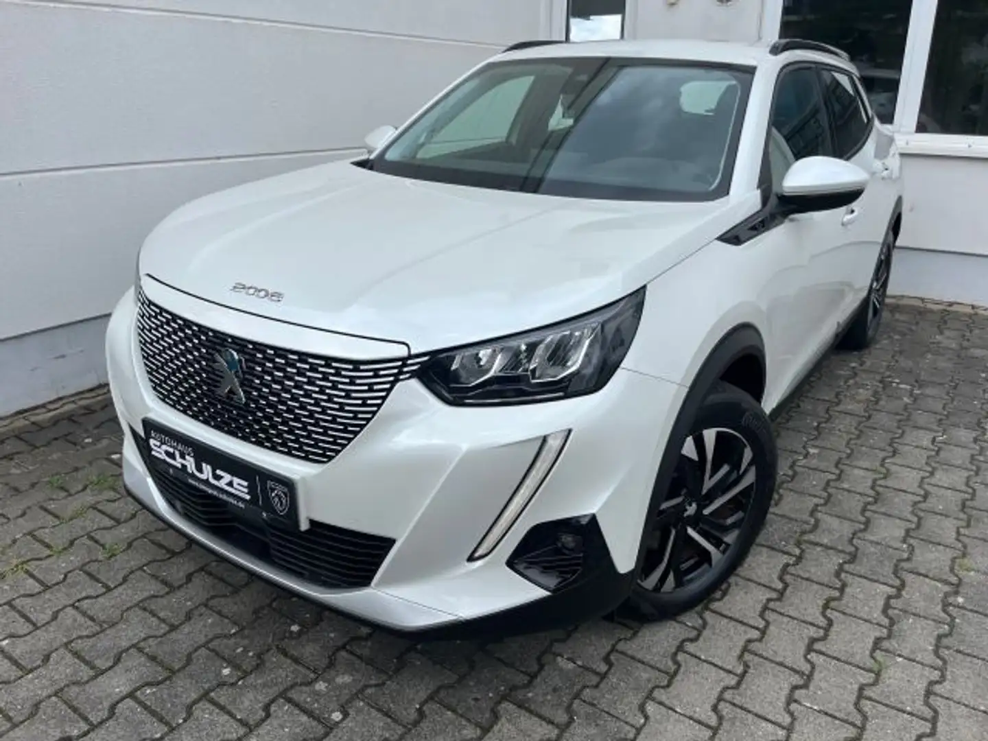 Peugeot 2008 Elektro Allure Weiß - 1