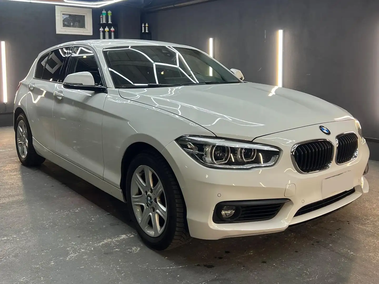 BMW 120 120d xDrive Aut. Edition Metropolitan Weiß - 2