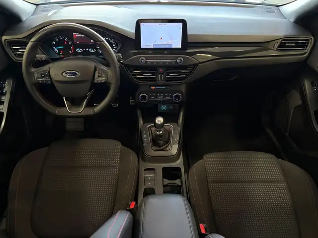 Ford Focus view 12