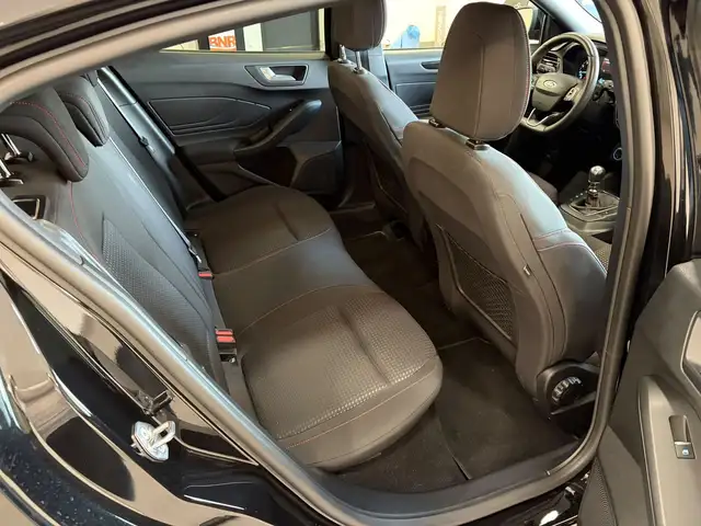 Ford Focus view 11