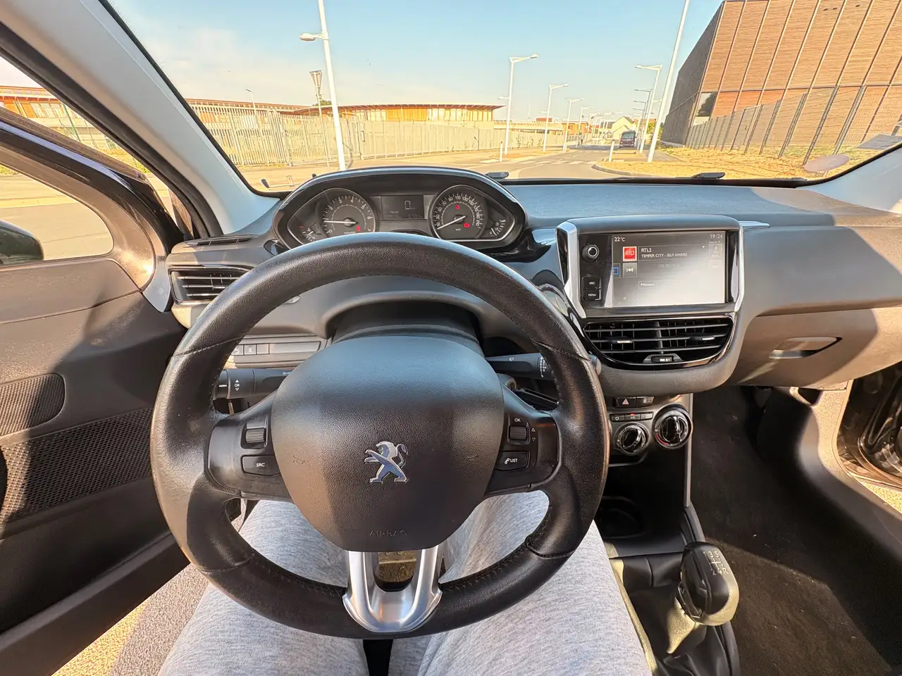 Peugeot 208 208 — photo 5