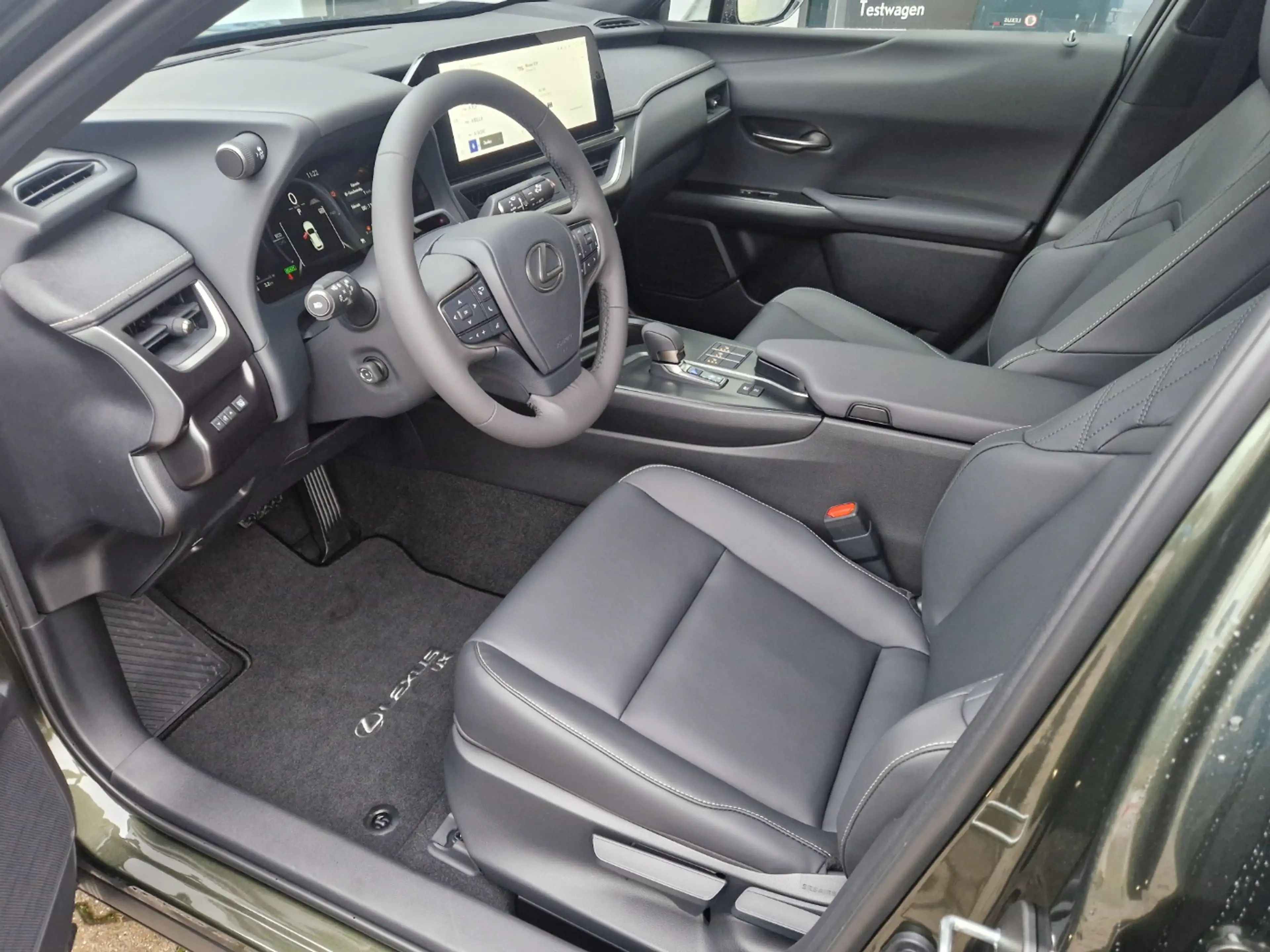 Lexus UX 300h F Sport Design — photo 4