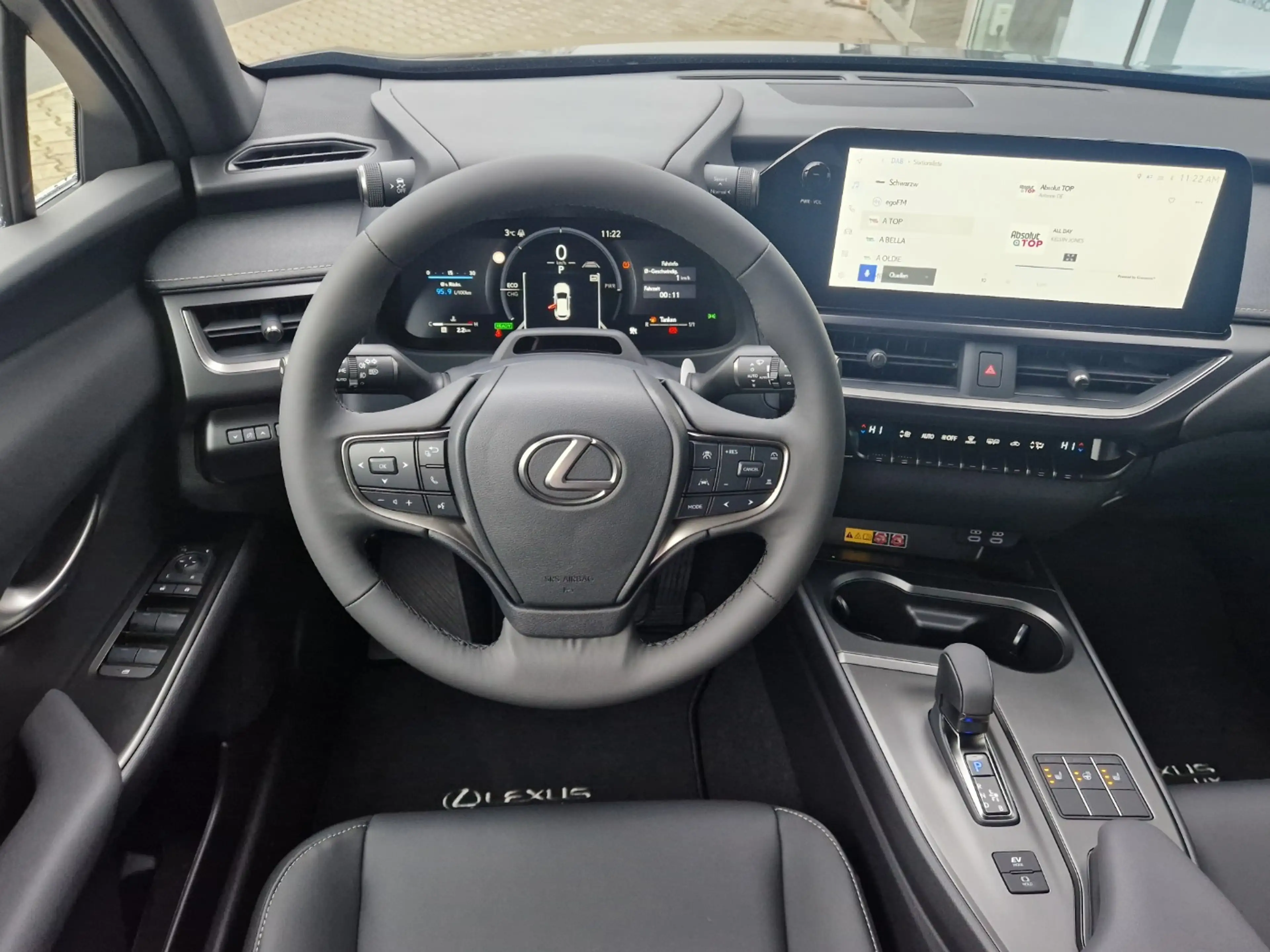 Lexus UX 300h F Sport Design — photo 5
