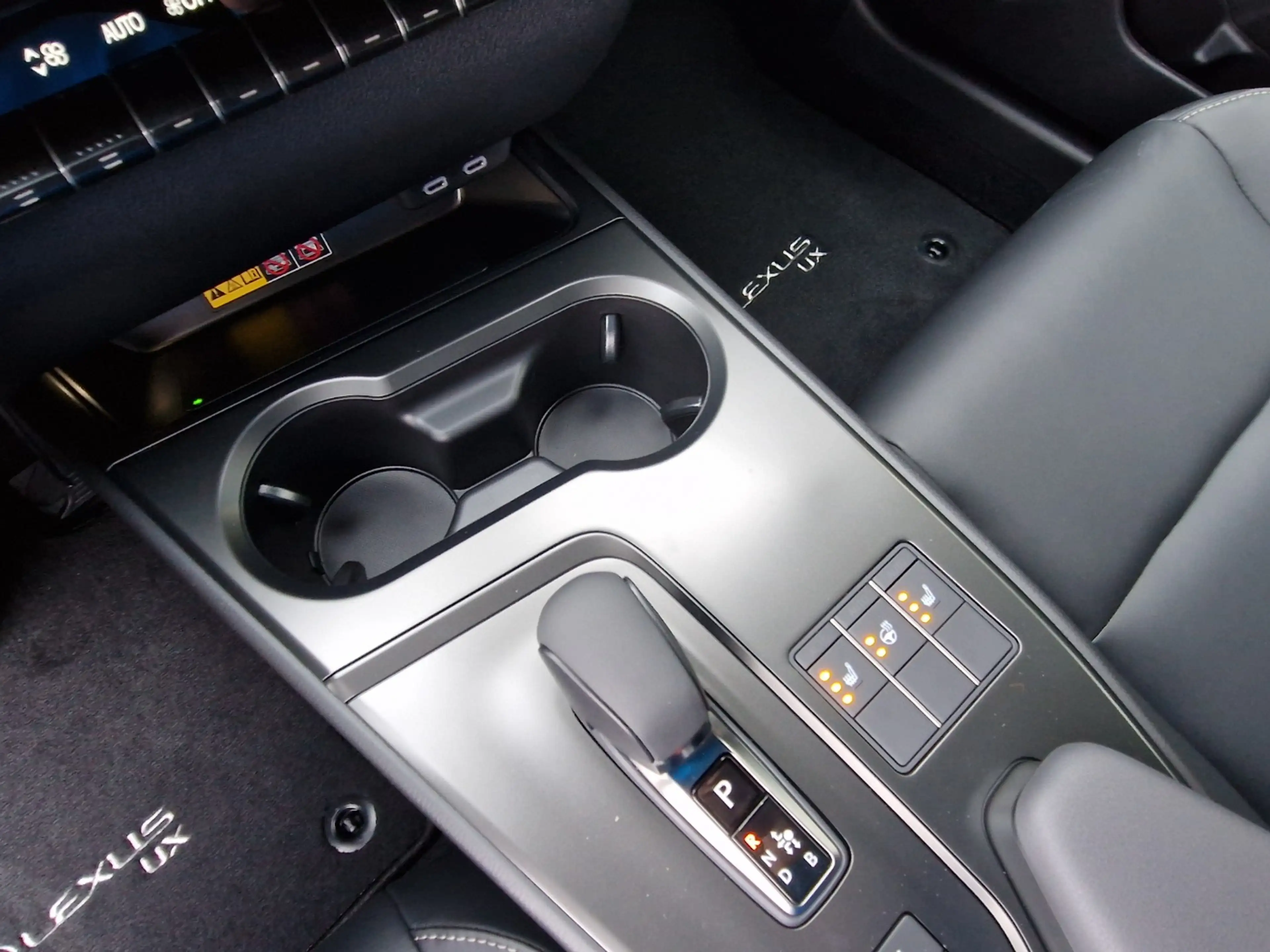 Lexus UX 300h F Sport Design — photo 13
