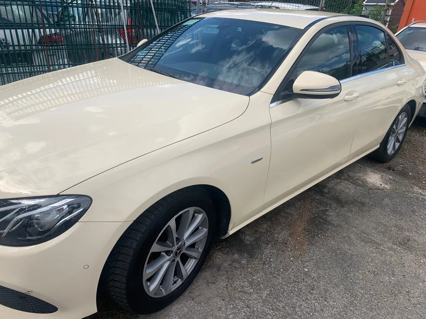 Mercedes-Benz E 200 Sport Style Beige - 2