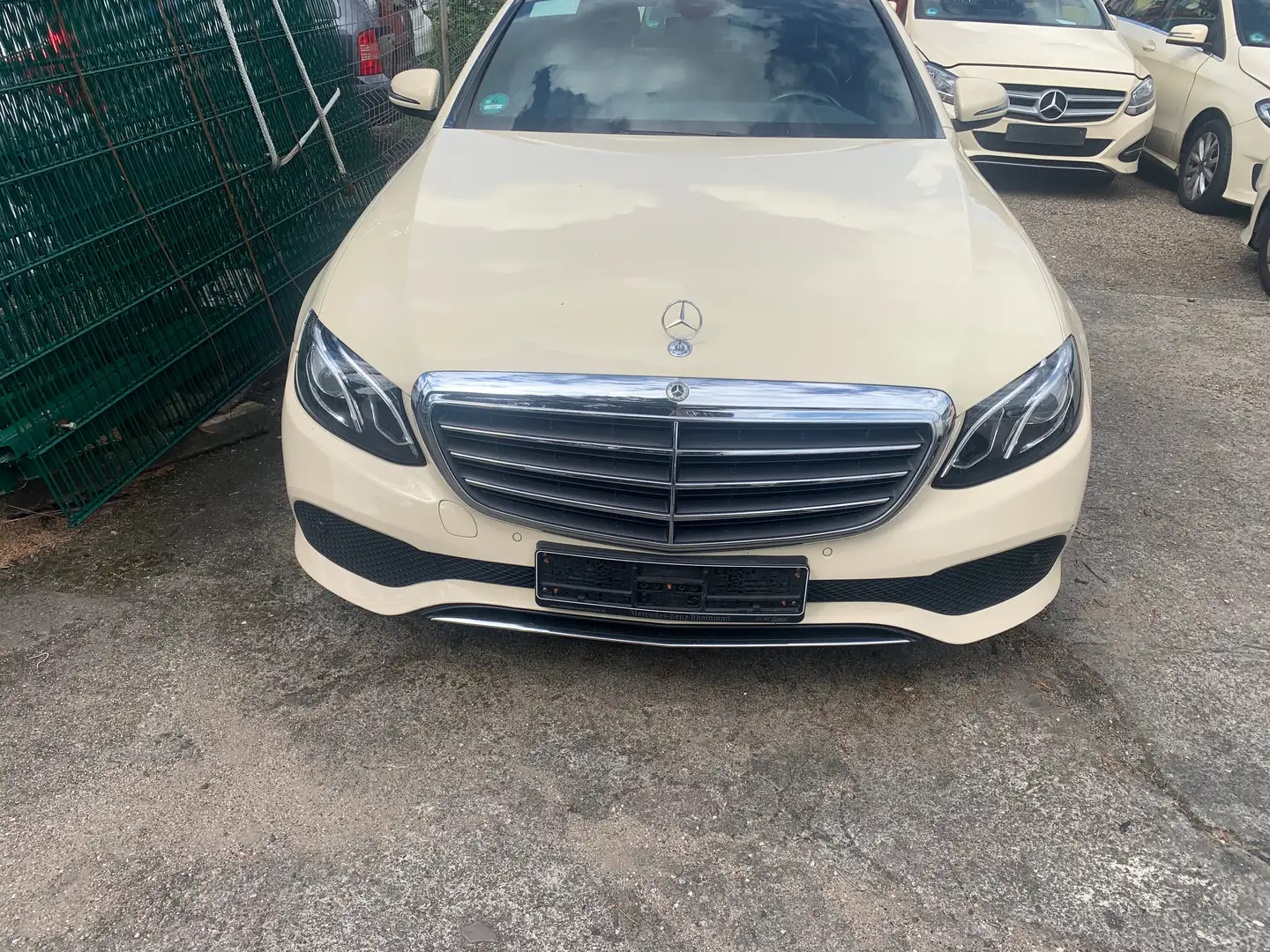 Mercedes-Benz E 200 Sport Style Beige - 1