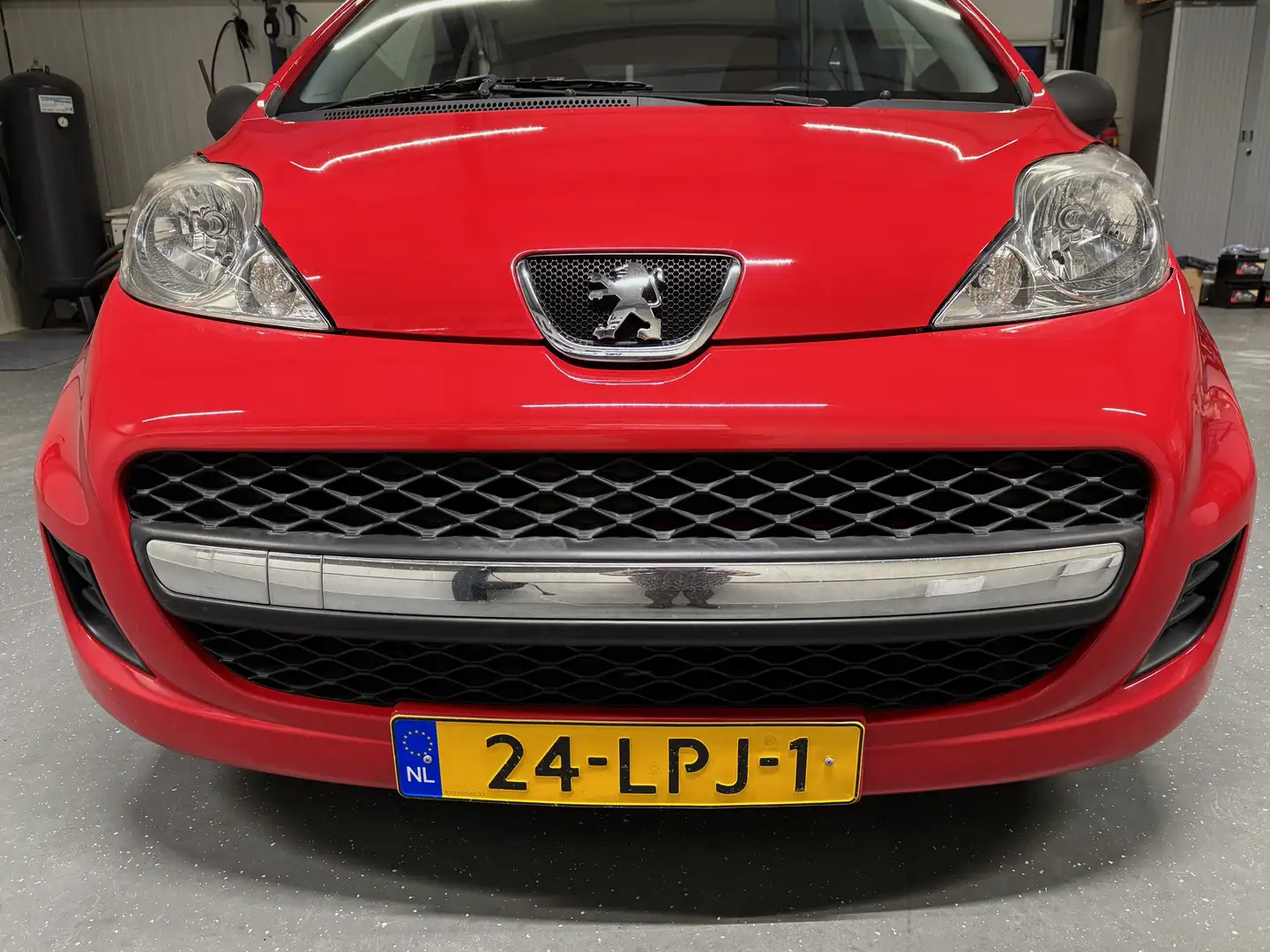 Peugeot 107 1.0-12V XR Leuke auto | AUX aansluiting | Radio CD Rood - 2