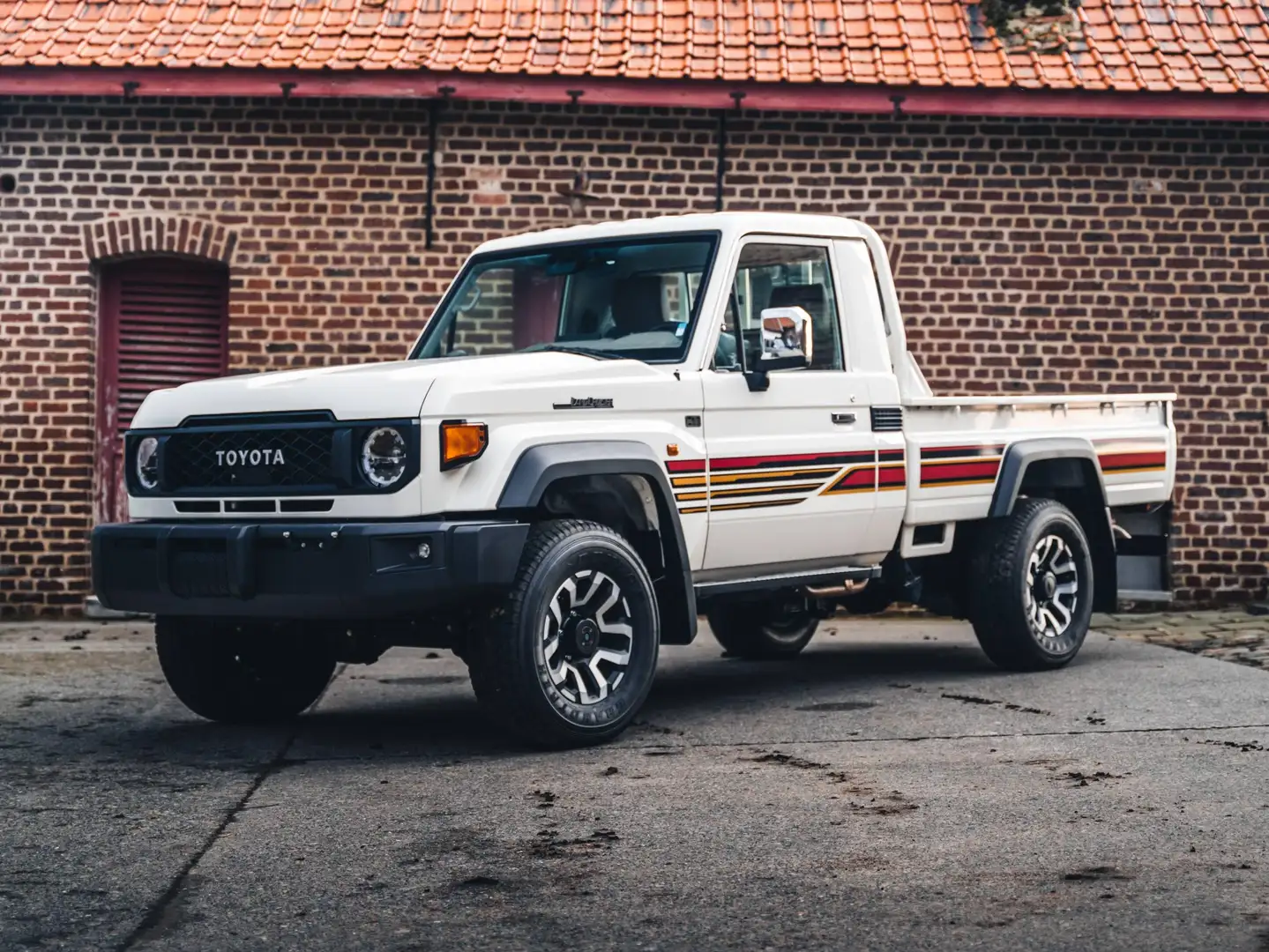TOYOTA Land Cruiser