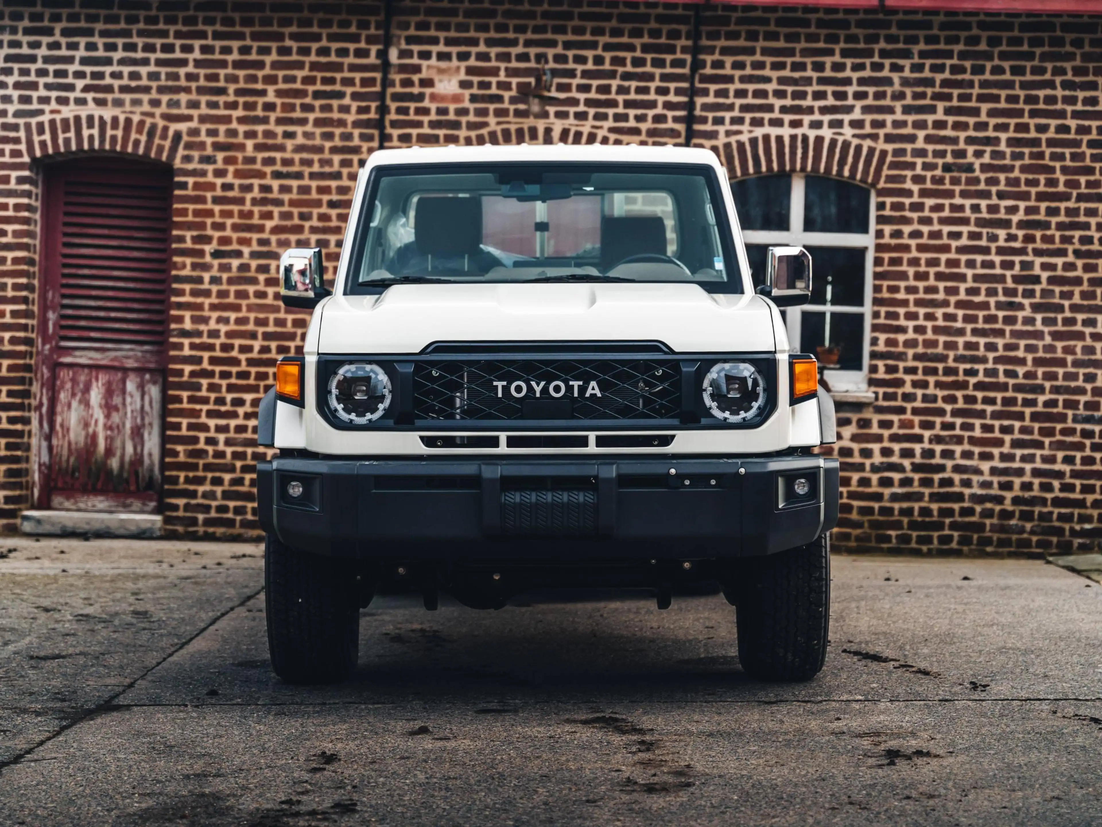 Toyota Land Cruiser GRJ79 70 serie — photo 2