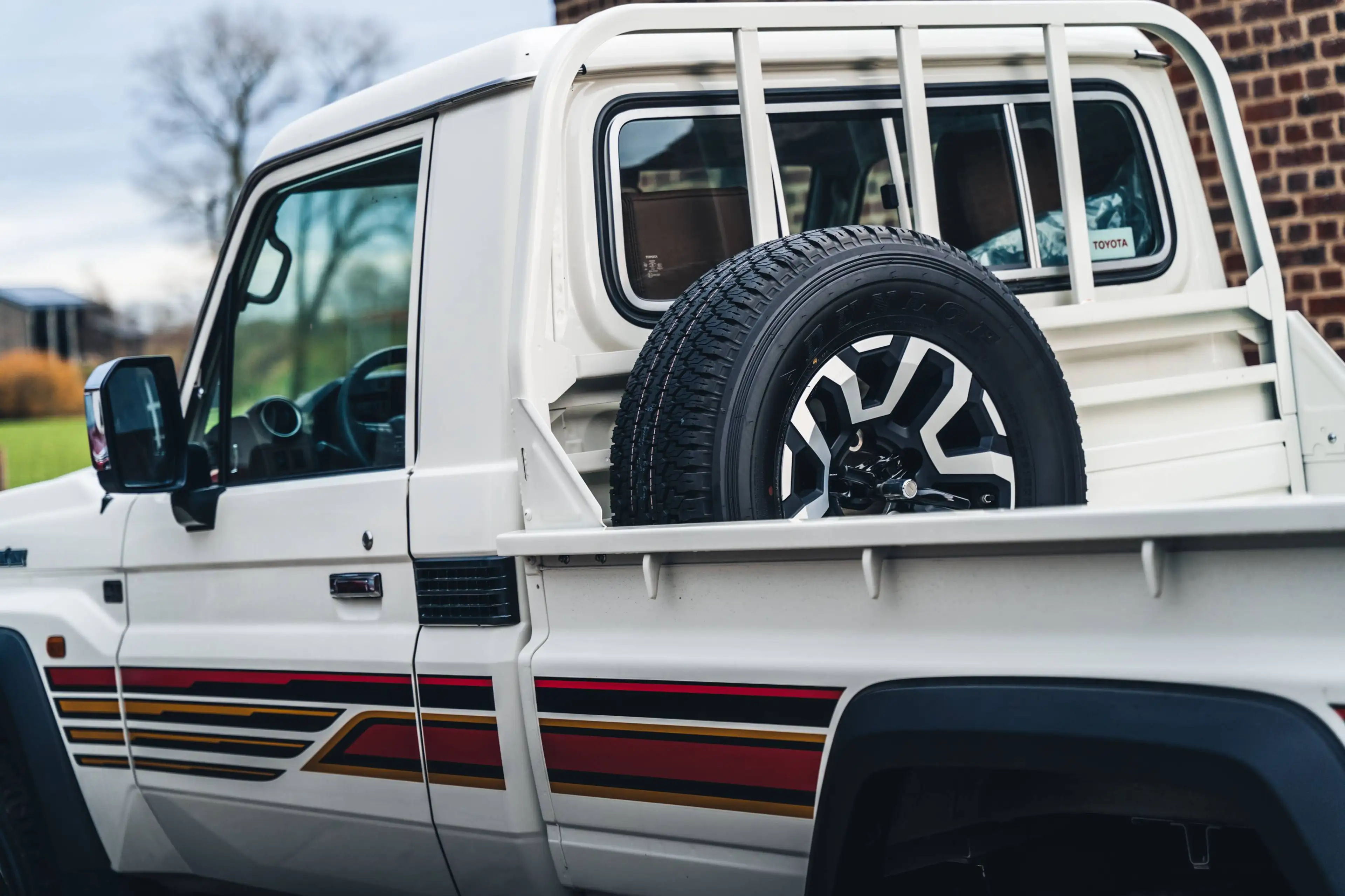 Toyota Land Cruiser GRJ79 70 serie — photo 11