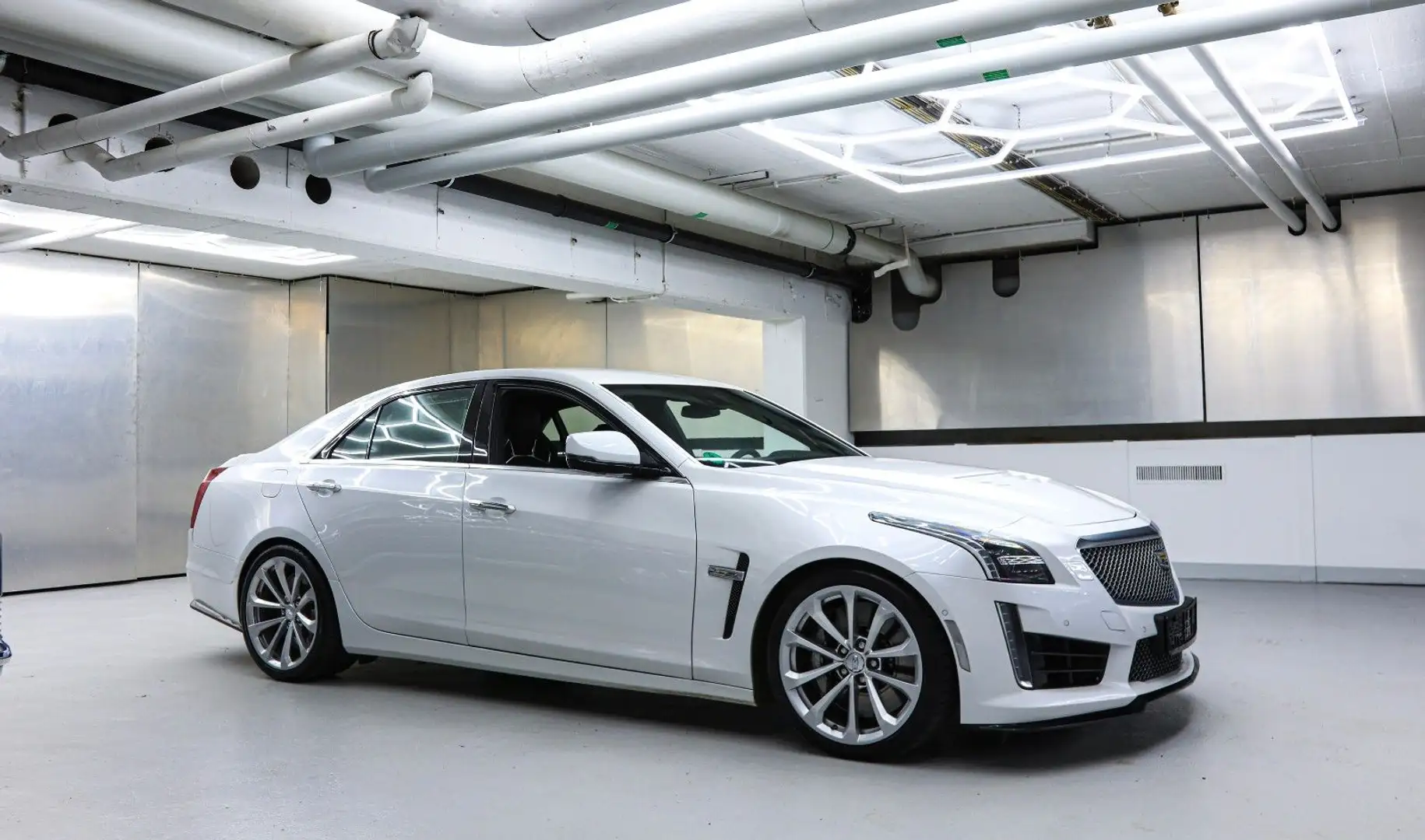 Cadillac CTS -V deutsches Modell Weiß - 2