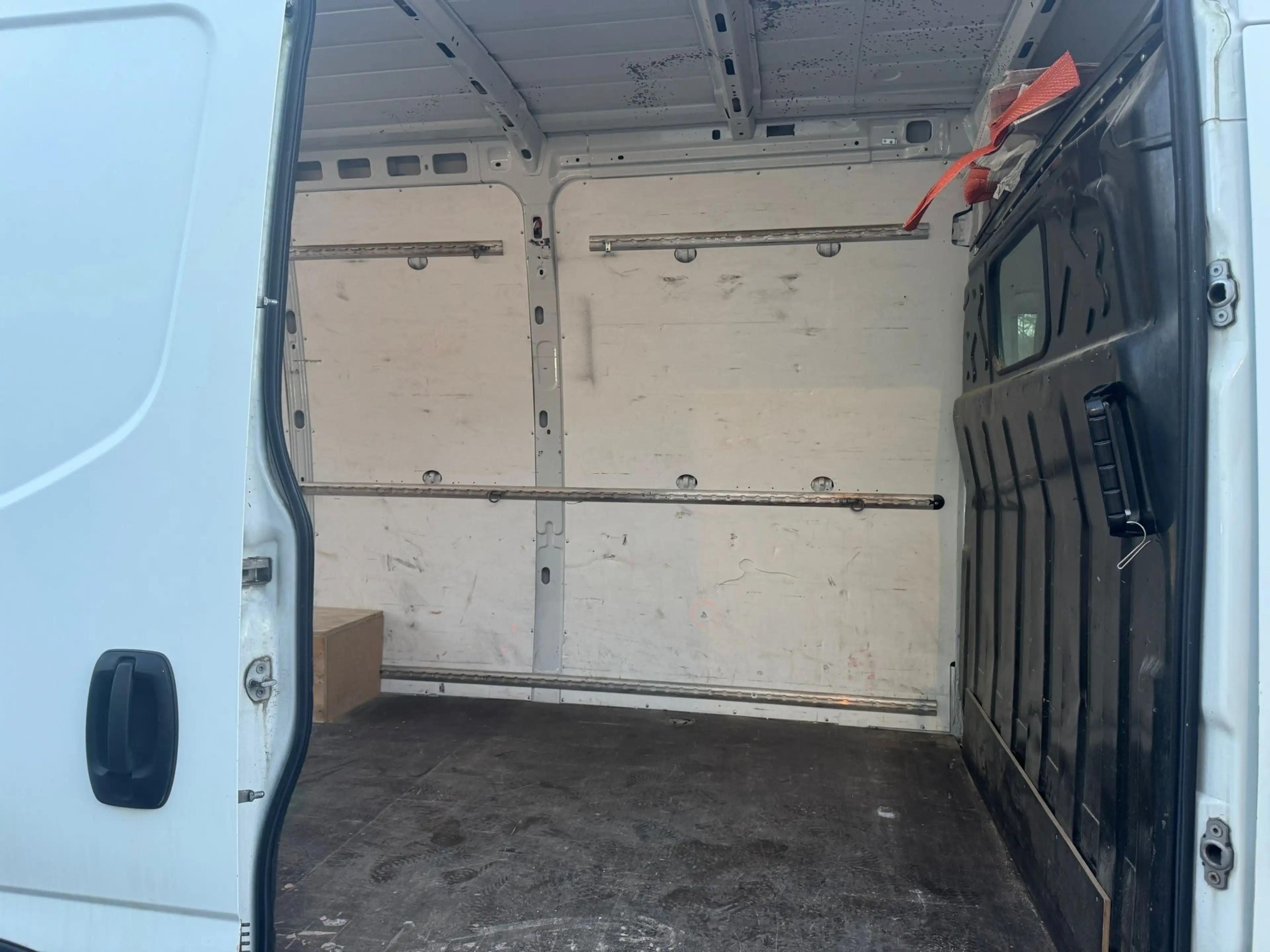 Iveco Daily 35C16D 2.3 Turbo VGT Hi-Matic — photo 8