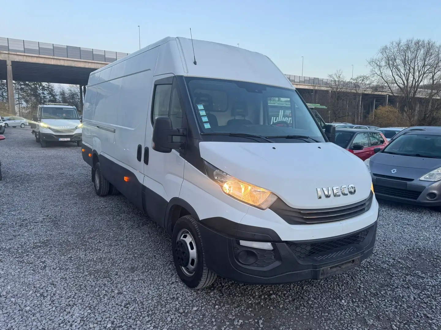 Iveco Daily 35C16D 2.3 Turbo VGT Hi-Matic Blanc - 1