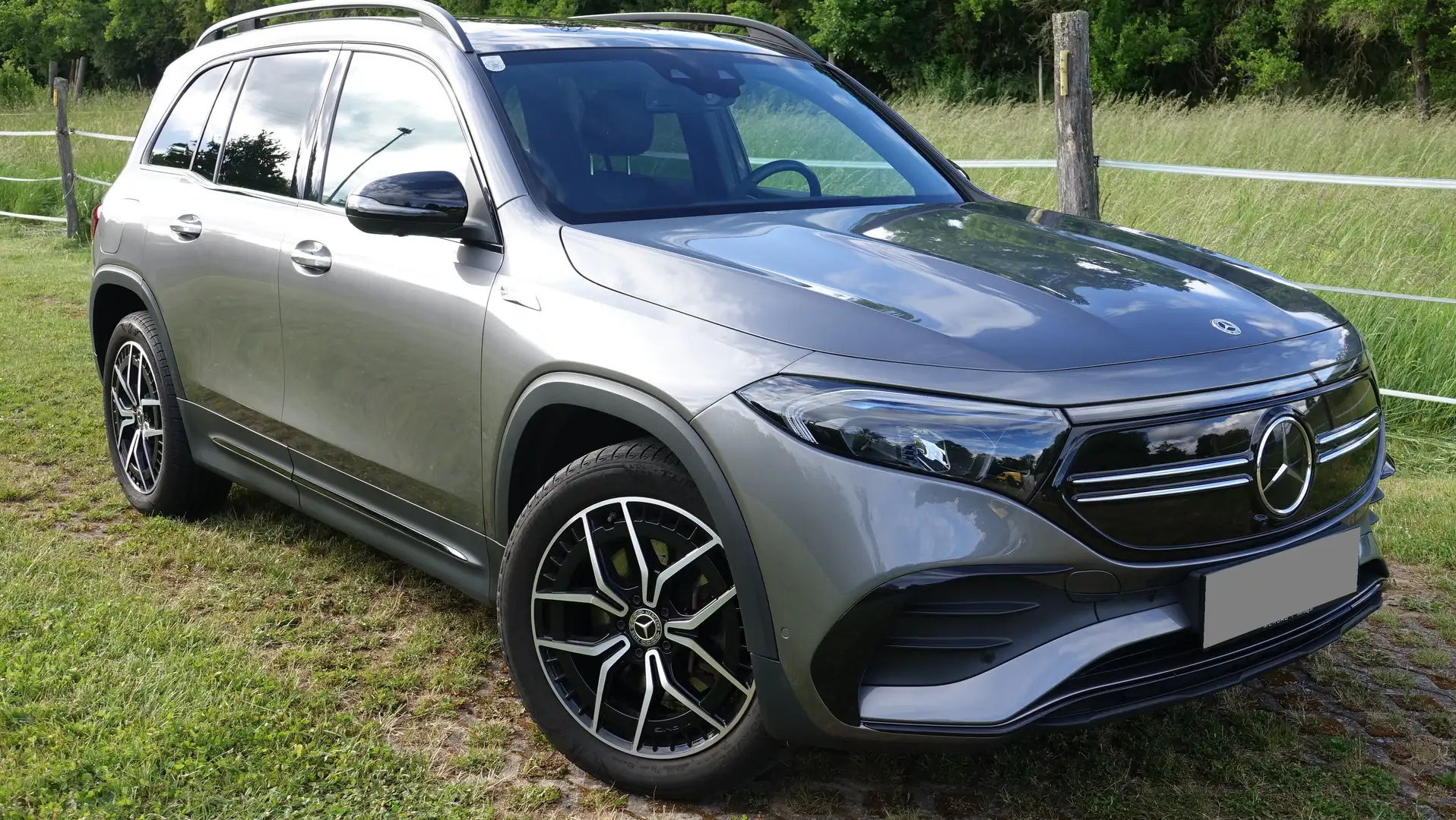 Mercedes-Benz EQB 300 AMG+Night+HeadUp+Panorama-Dach+PLUS+FAP+Memory Gris - 1