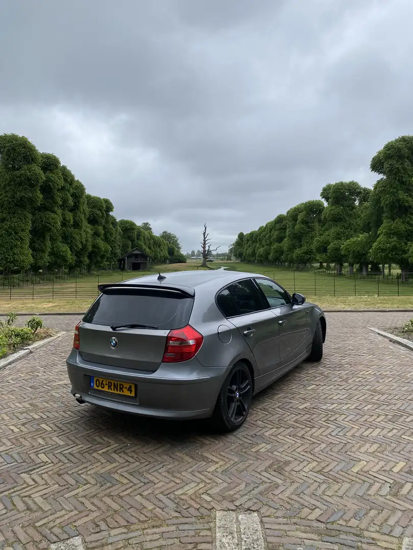 BMW 118 BMW 1-Serie 2.0 118I 5DR 2011 Grijs Grijs - 2