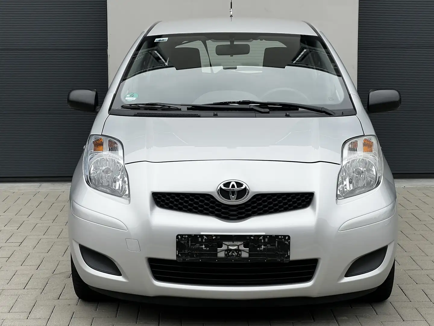 Toyota Yaris 1.33 VVT-i Sol/ 1jaar garantie/ gekeurd Beige - 1