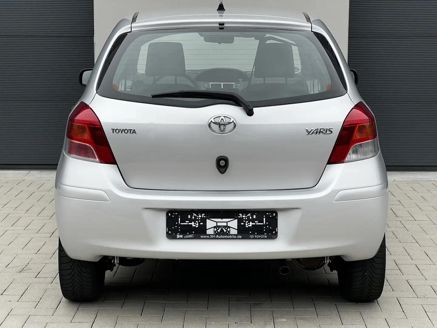 Toyota Yaris 1.33 VVT-i Sol/ 1jaar garantie/ gekeurd Beige - 2