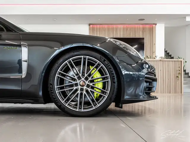 Porsche Panamera 4 E-Hybrid Sport Turismo PlatiniumEdition Ansicht 45