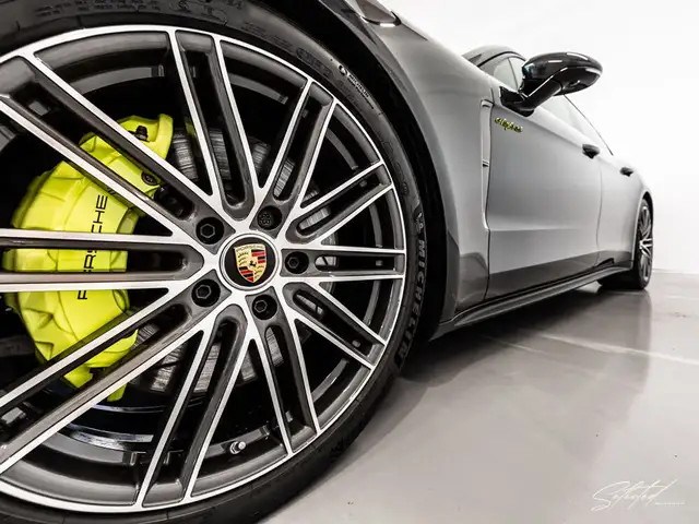 Porsche Panamera 4 E-Hybrid Sport Turismo PlatiniumEdition Ansicht 3