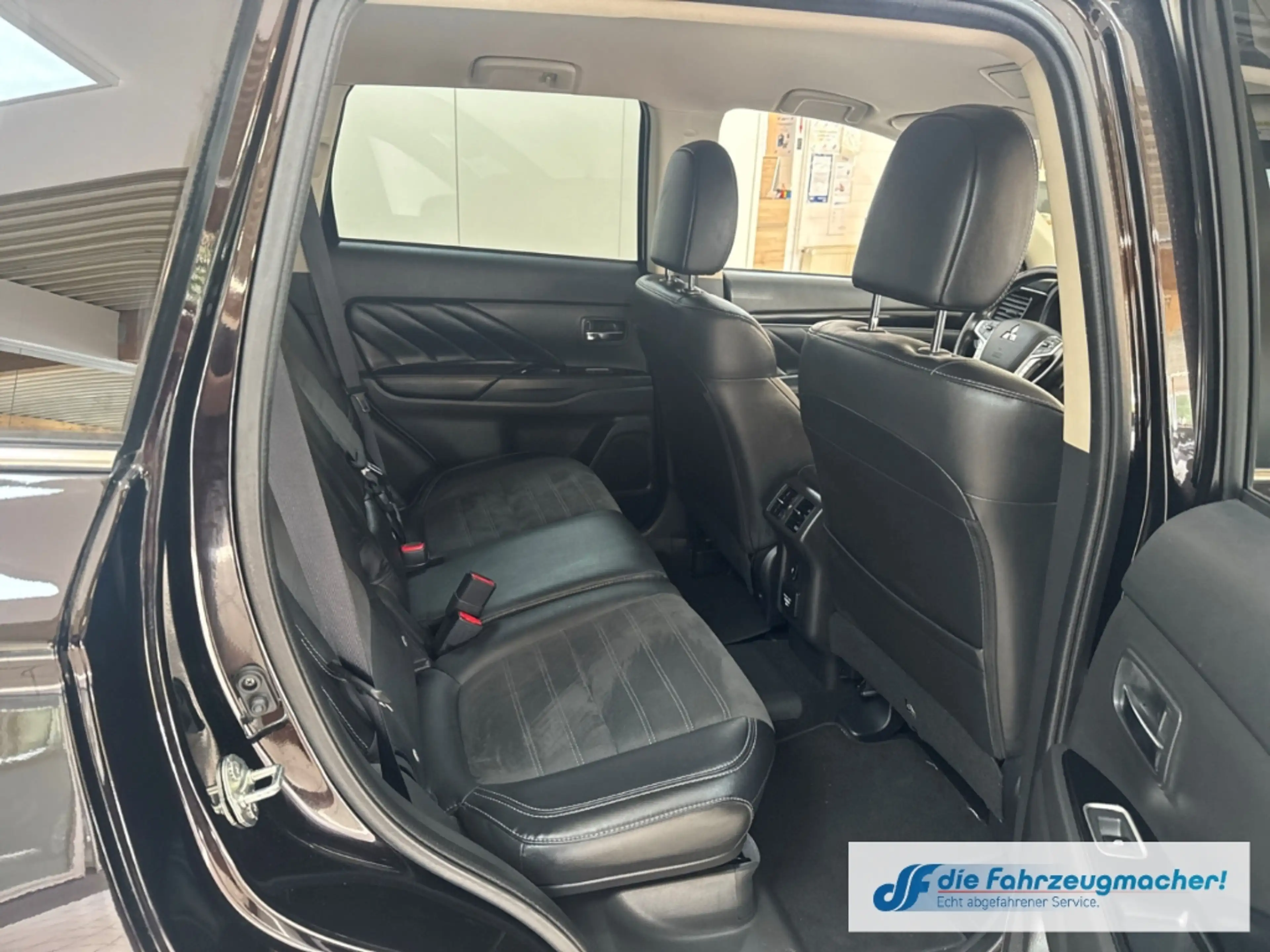 Mitsubishi Outlander PHEV Plus 4WD StandHZG LED ACC El. Heckklappe Appl — photo 13