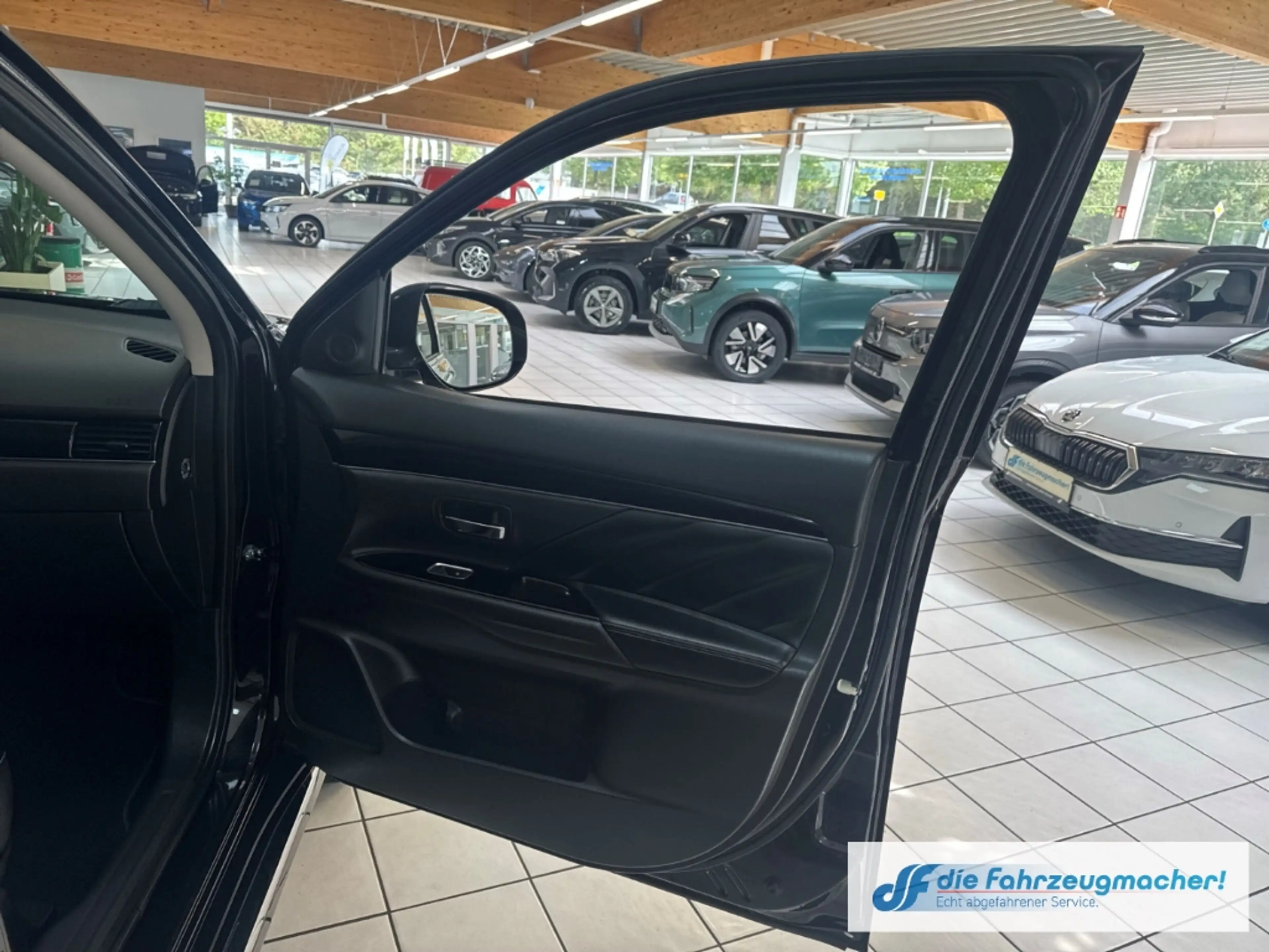 Mitsubishi Outlander PHEV Plus 4WD StandHZG LED ACC El. Heckklappe Appl — photo 12