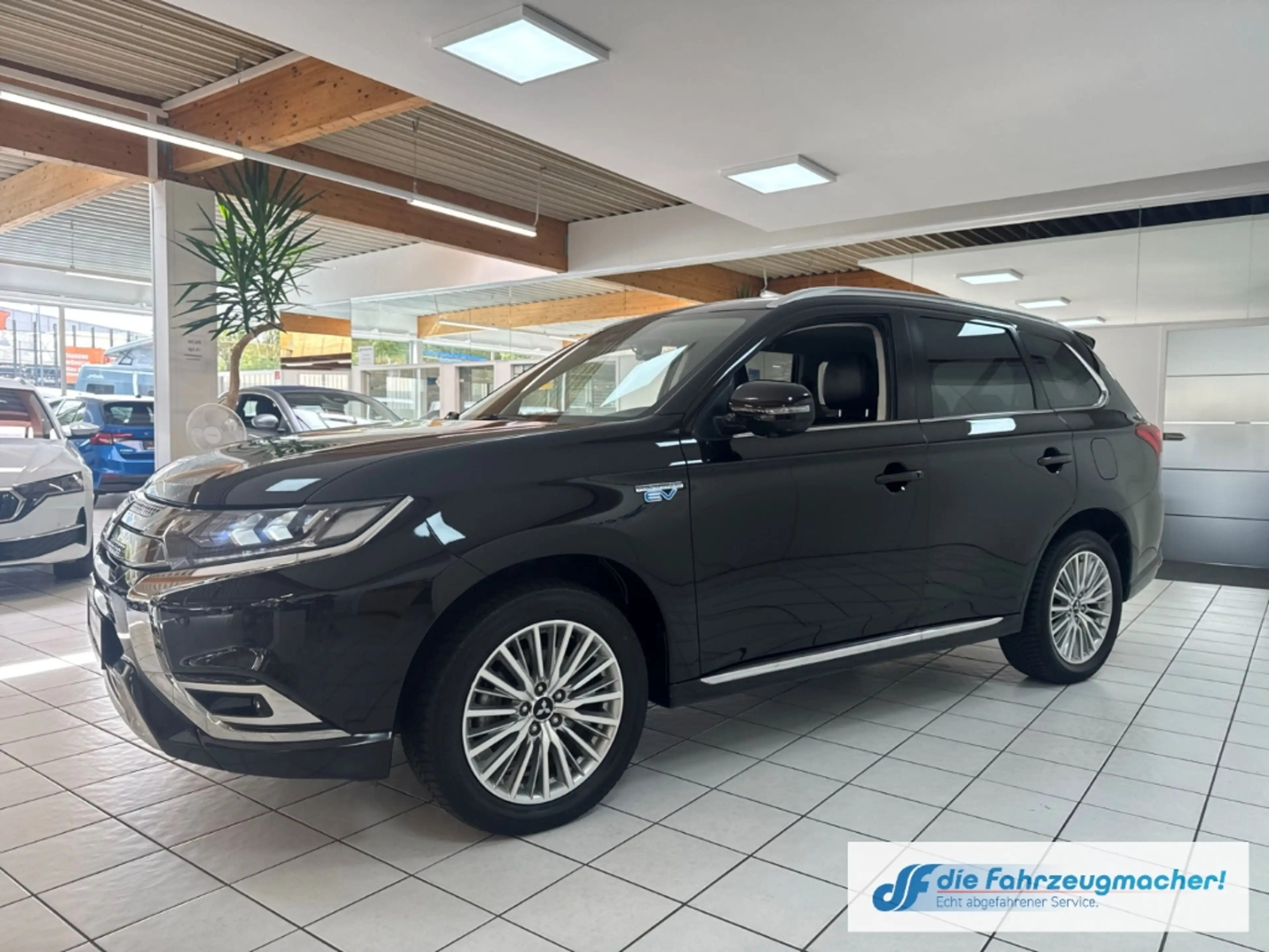Mitsubishi Outlander PHEV Plus 4WD StandHZG LED ACC El. Heckklappe Appl — photo 2