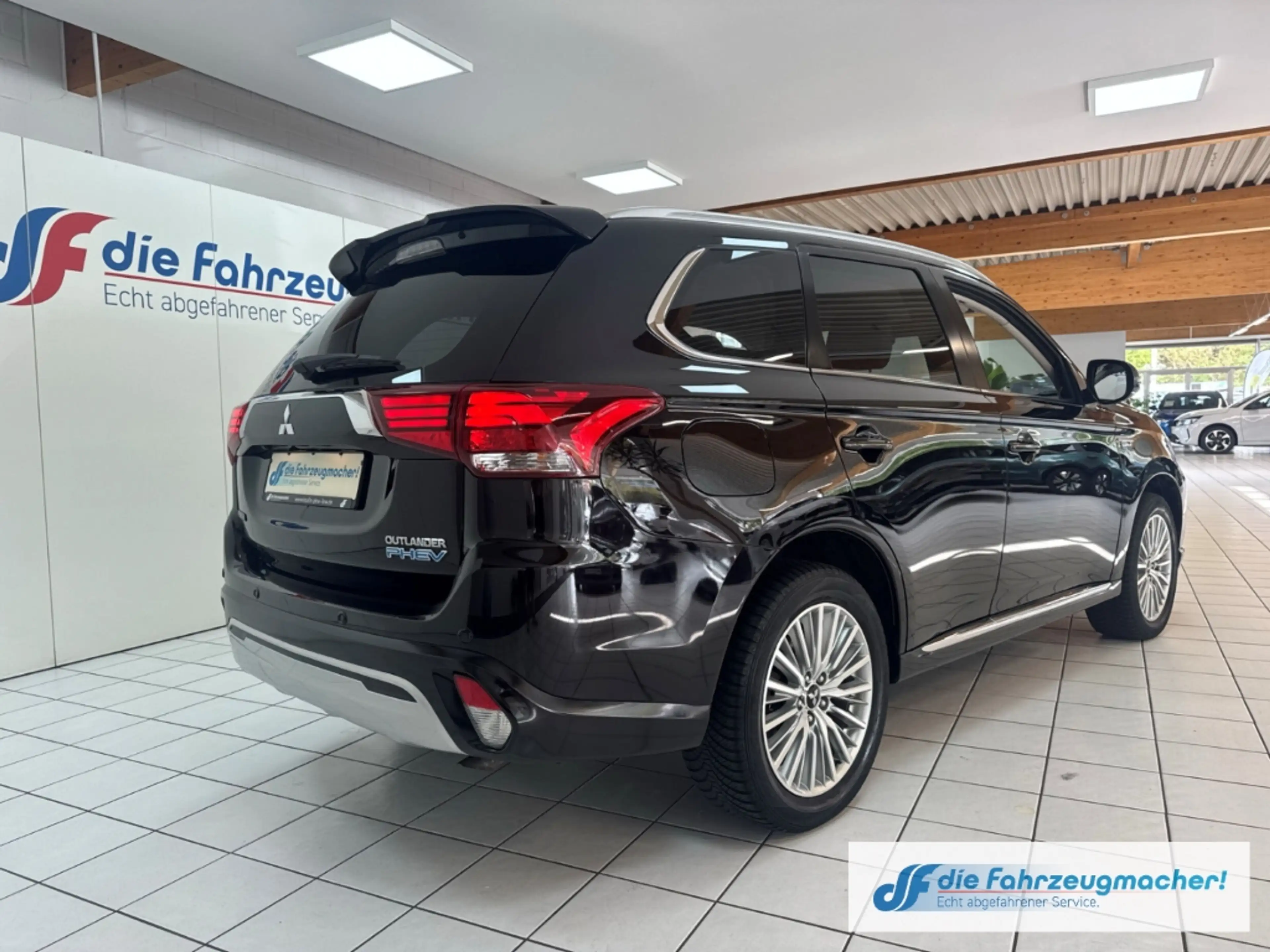 Mitsubishi Outlander PHEV Plus 4WD StandHZG LED ACC El. Heckklappe Appl — photo 4