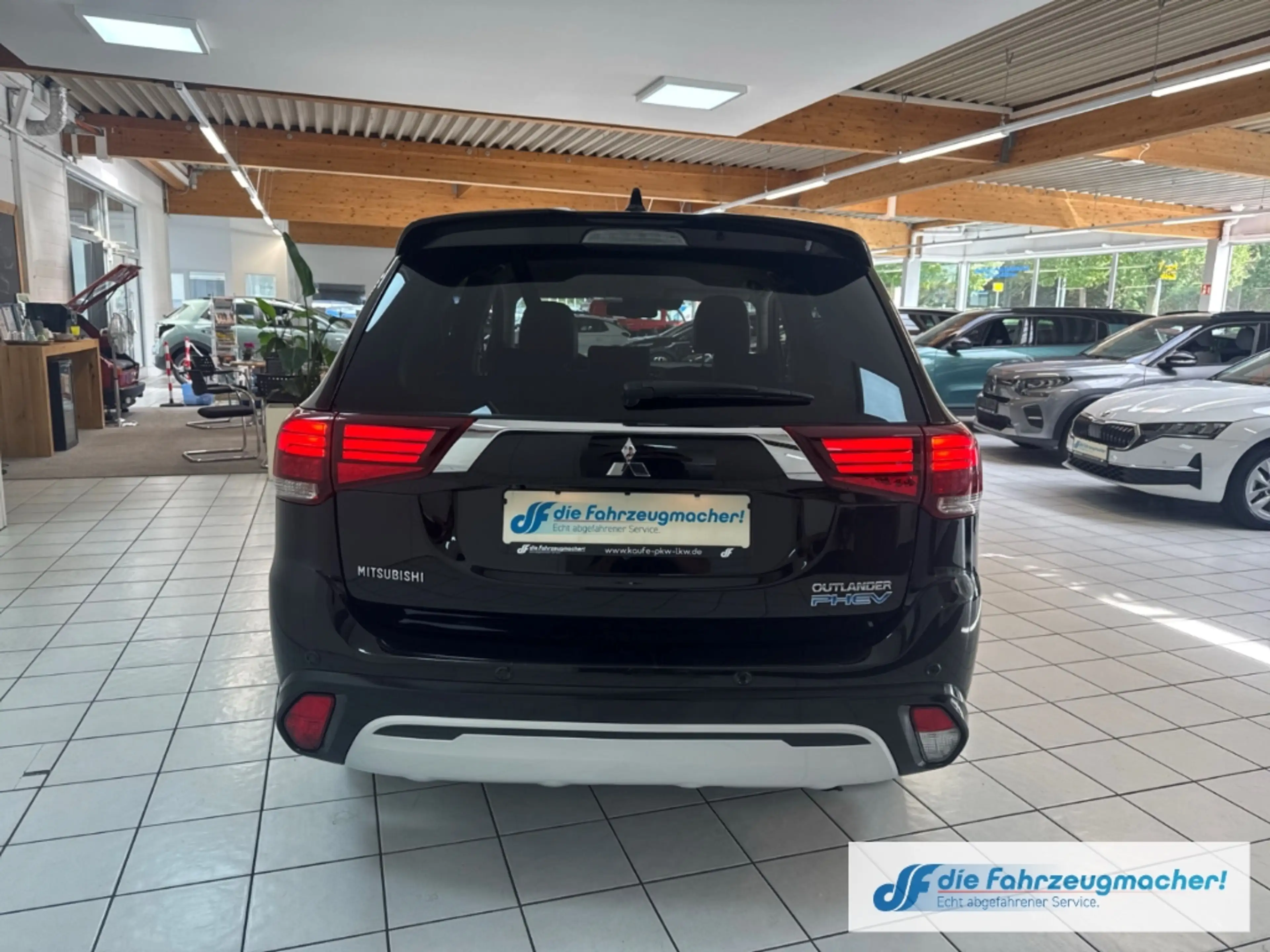 Mitsubishi Outlander PHEV Plus 4WD StandHZG LED ACC El. Heckklappe Appl — photo 7