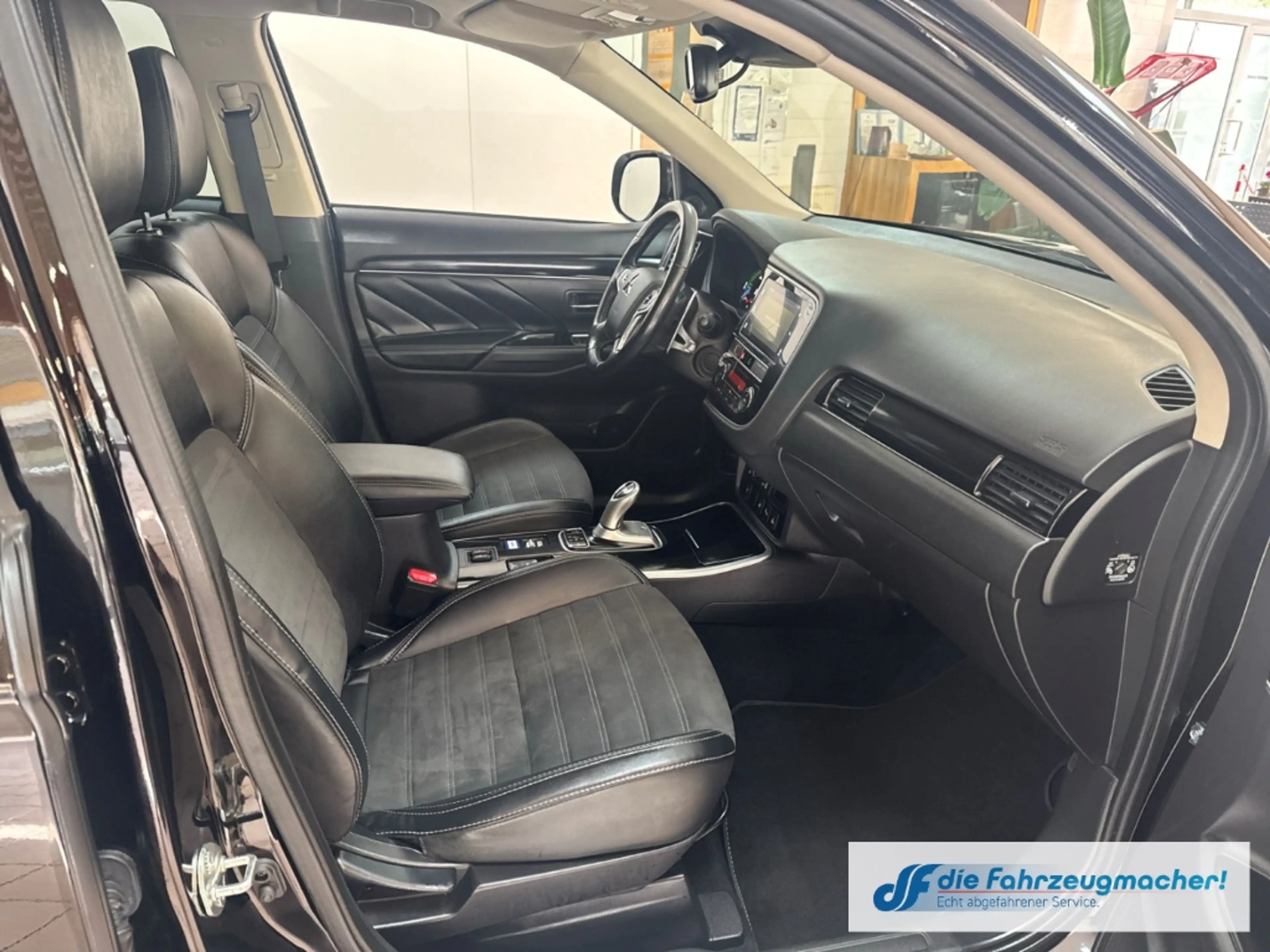 Mitsubishi Outlander PHEV Plus 4WD StandHZG LED ACC El. Heckklappe Appl — photo 11