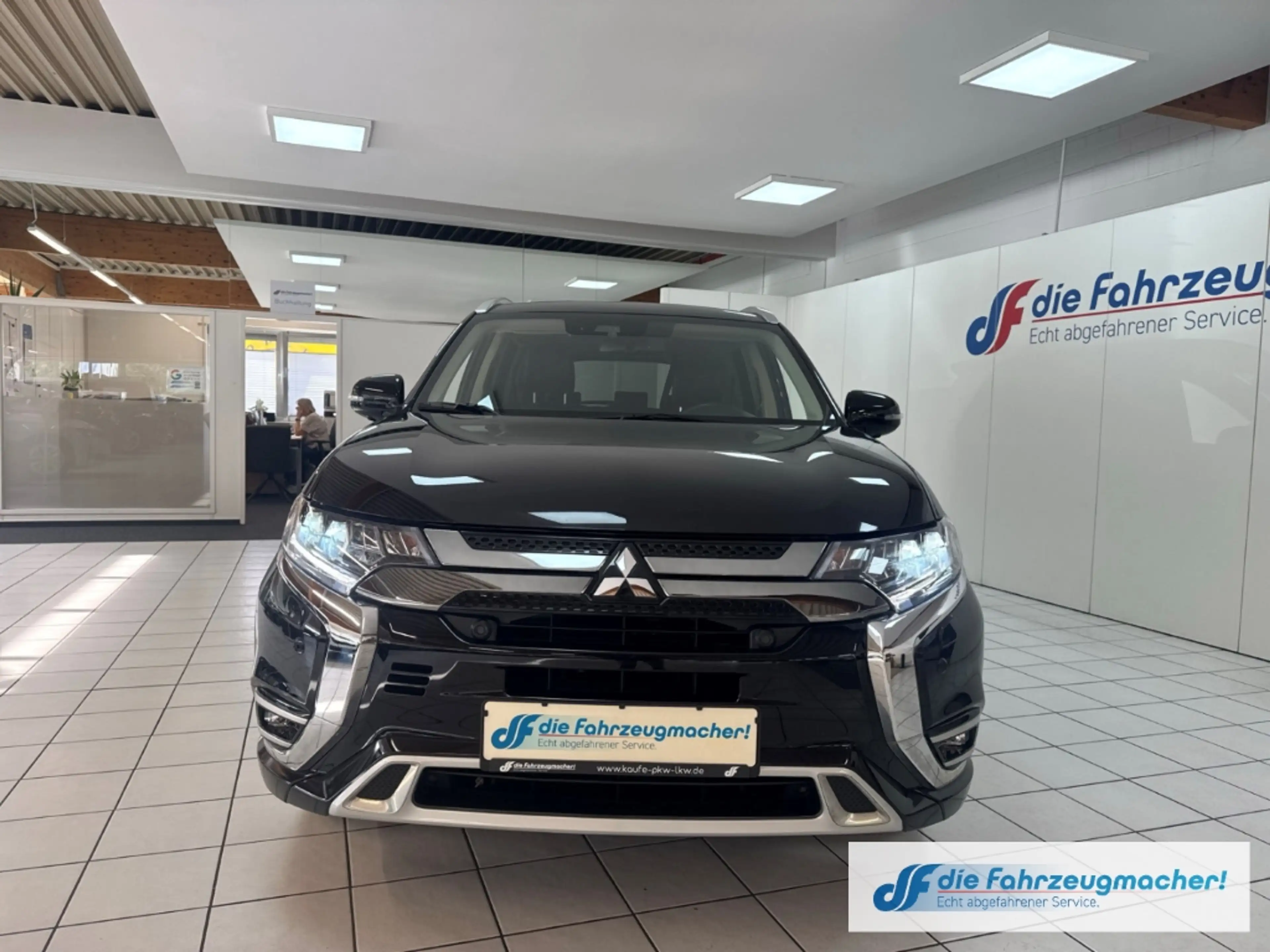 Mitsubishi Outlander PHEV Plus 4WD StandHZG LED ACC El. Heckklappe Appl — photo 5