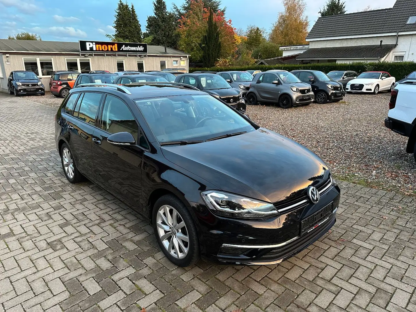 Volkswagen Golf VII  DIGITAL-LED-NAVI-1.HAND-PDC-MFL-ALU Schwarz - 1