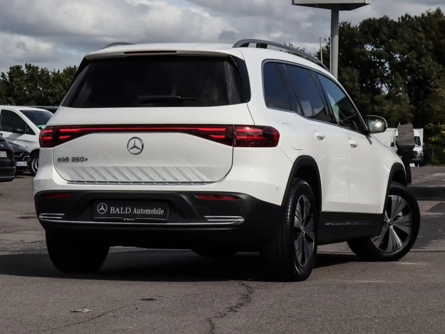 Mercedes-Benz EQB 250 + Progressive/LED/Kamera/Totw/EASY-P/Ambi Weiß - 2