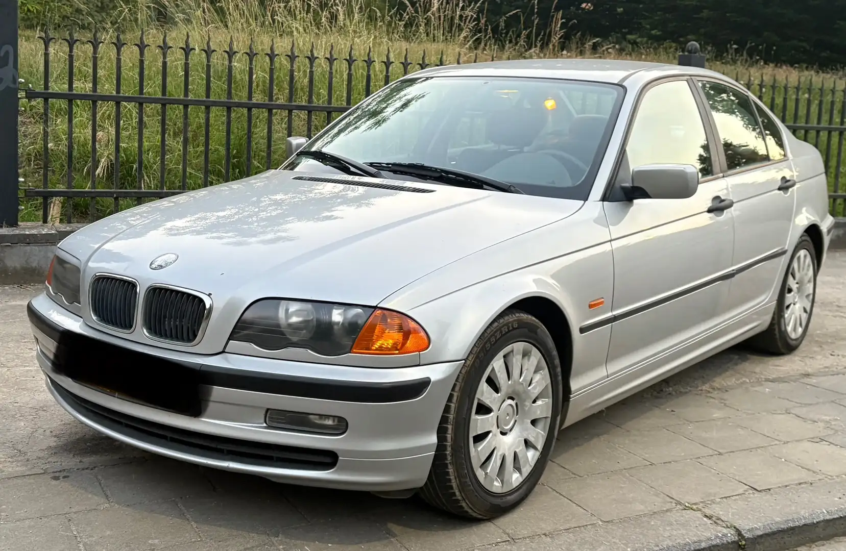 BMW 320 d Pack Luxe - 1