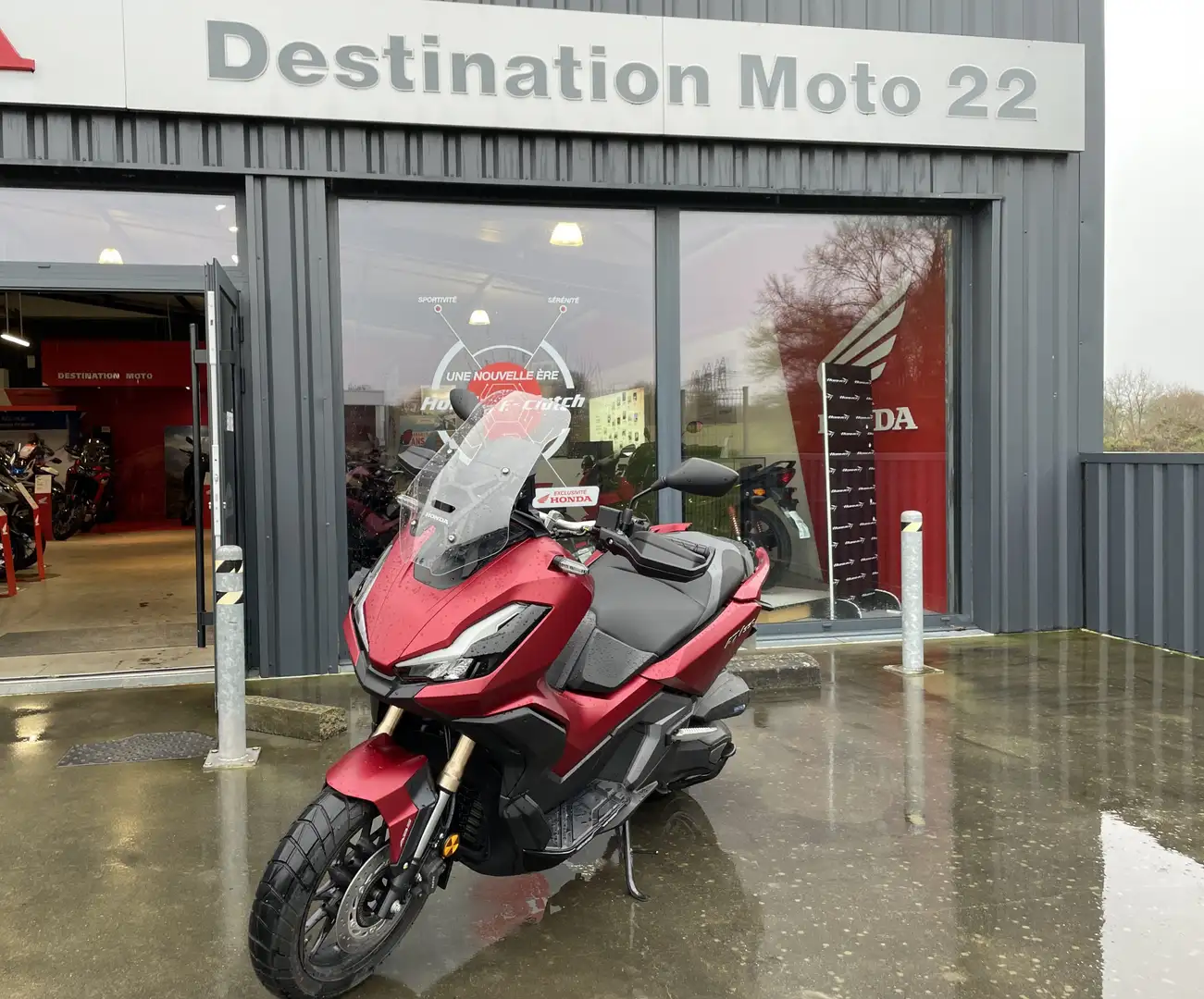 Honda ADV 350 Red - 1