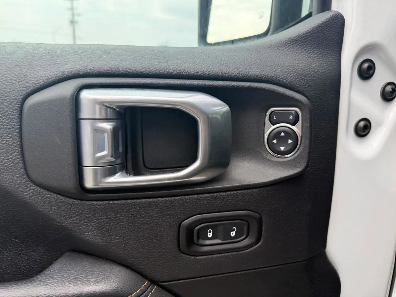 Jeep Wrangler снимка Jeep Wrangler