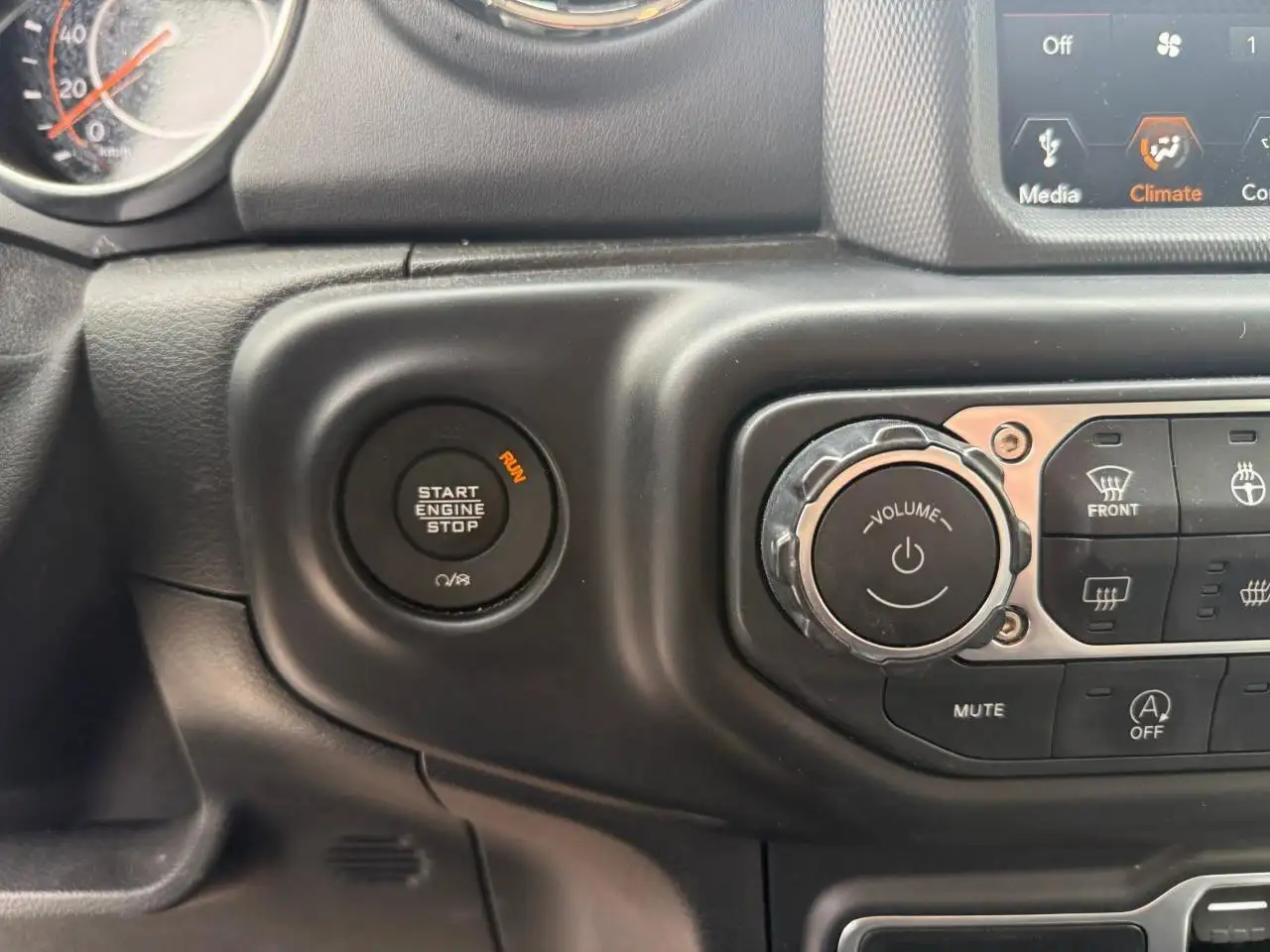 Jeep Wrangler снимка Jeep Wrangler
