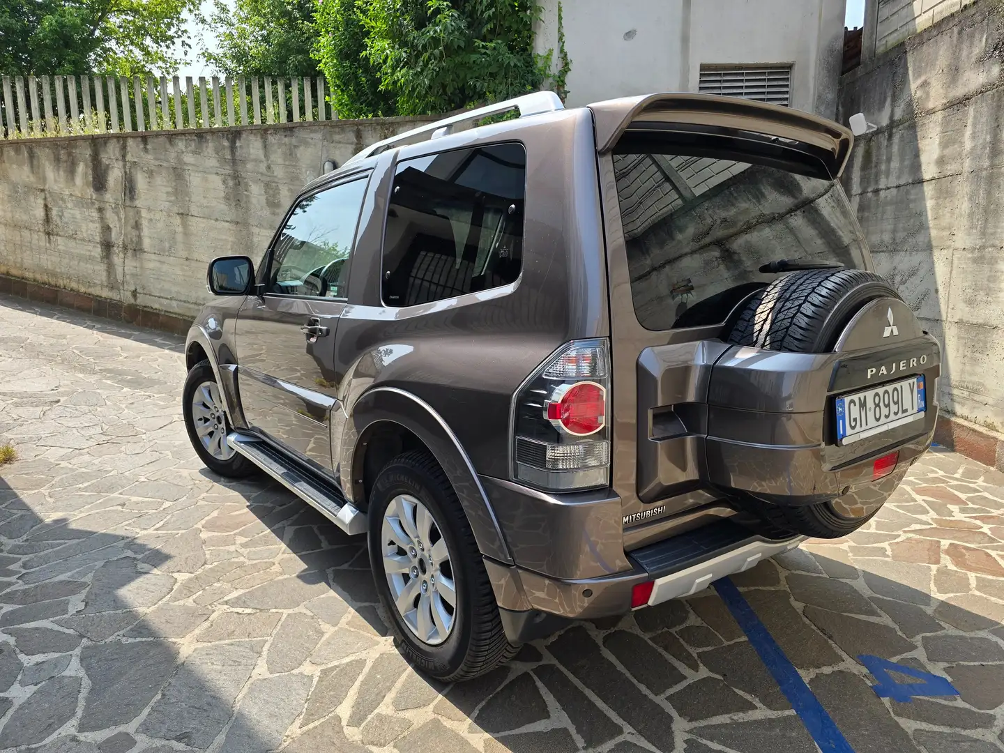 Mitsubishi Pajero Pajero 3p 3.2 CR LE 200cv auto dpf Grigio - 2