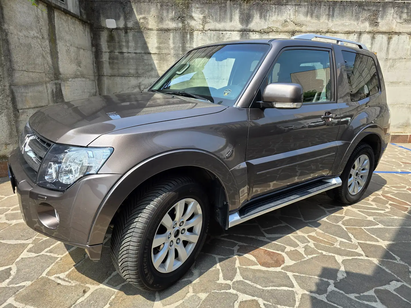 Mitsubishi Pajero Pajero 3p 3.2 CR LE 200cv auto dpf Grigio - 1