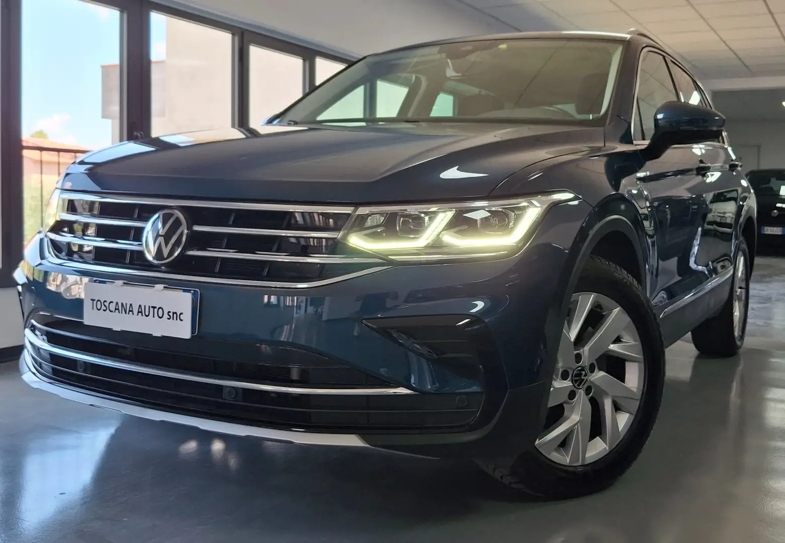 Volkswagen Tiguan Tiguan II 10-2023 1.4 tsi eh Elegance dsg Bleu - 1
