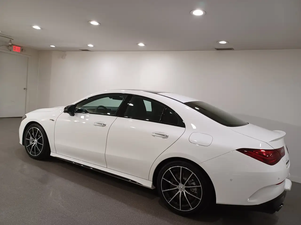 Mercedes-Benz CLA снимка Mercedes-Benz CLA