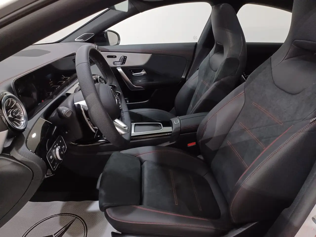 Mercedes-Benz CLA снимка Mercedes-Benz CLA