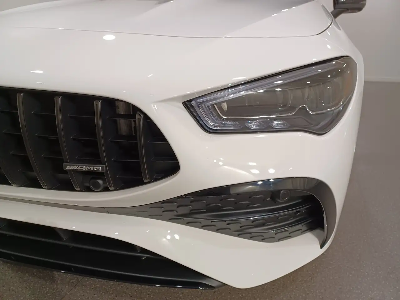 Mercedes-Benz CLA снимка Mercedes-Benz CLA